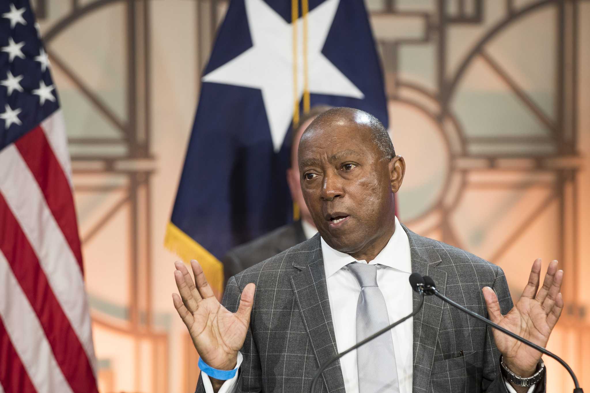 Mayor Sylvester Turner to require city workers to mask up, bucking governor's ban on mandates