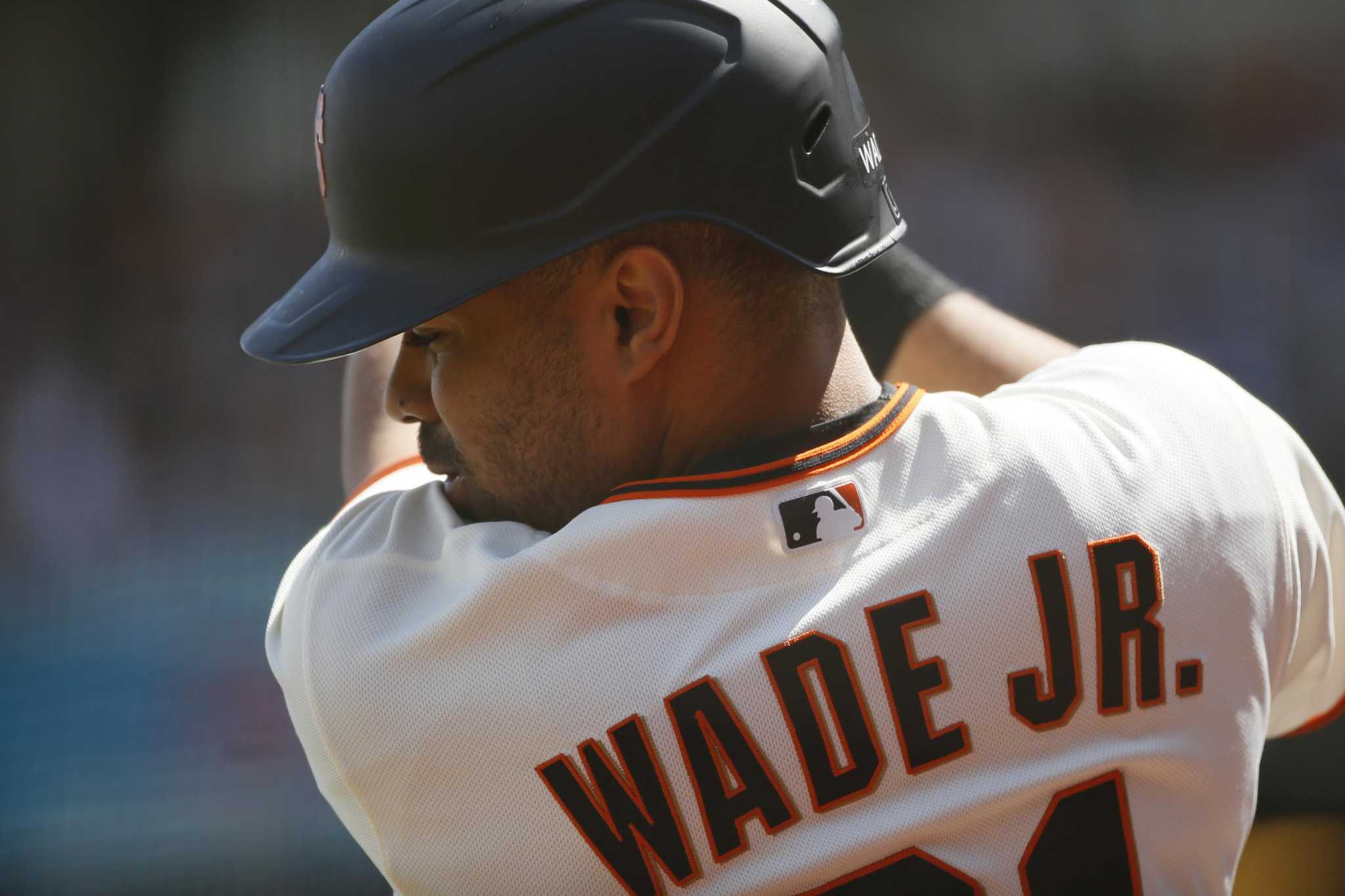 Giants’ LaMonte Wade Jr. exits game in 1st inning, limps off field with knee soreness