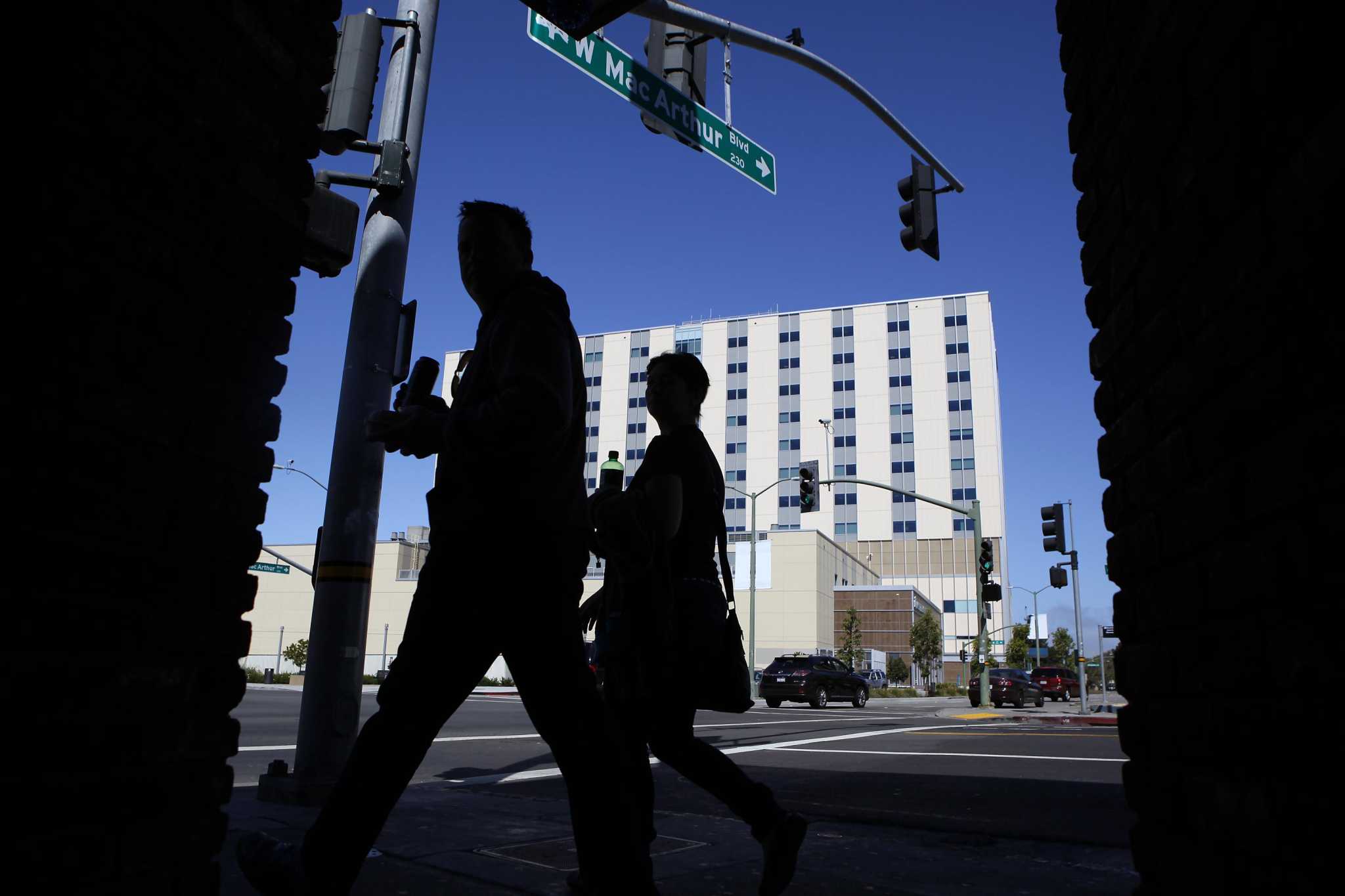 New East Bay omicron outbreak details: Fully vaccinated, boosted Kaiser staff got COVID after out-of-state wedding