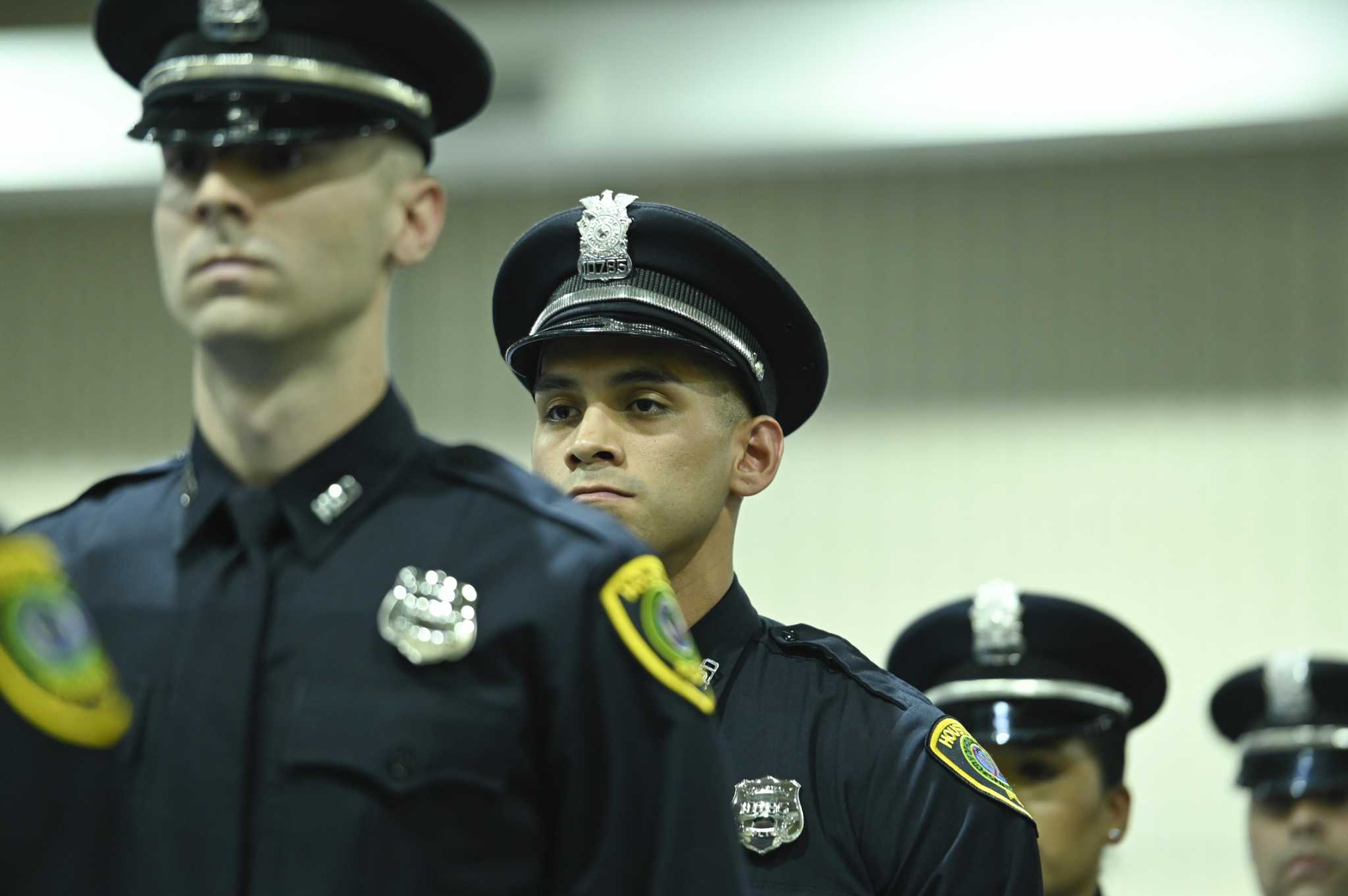Proposed contract would give Houston police 10.5 percent raises over 3 years