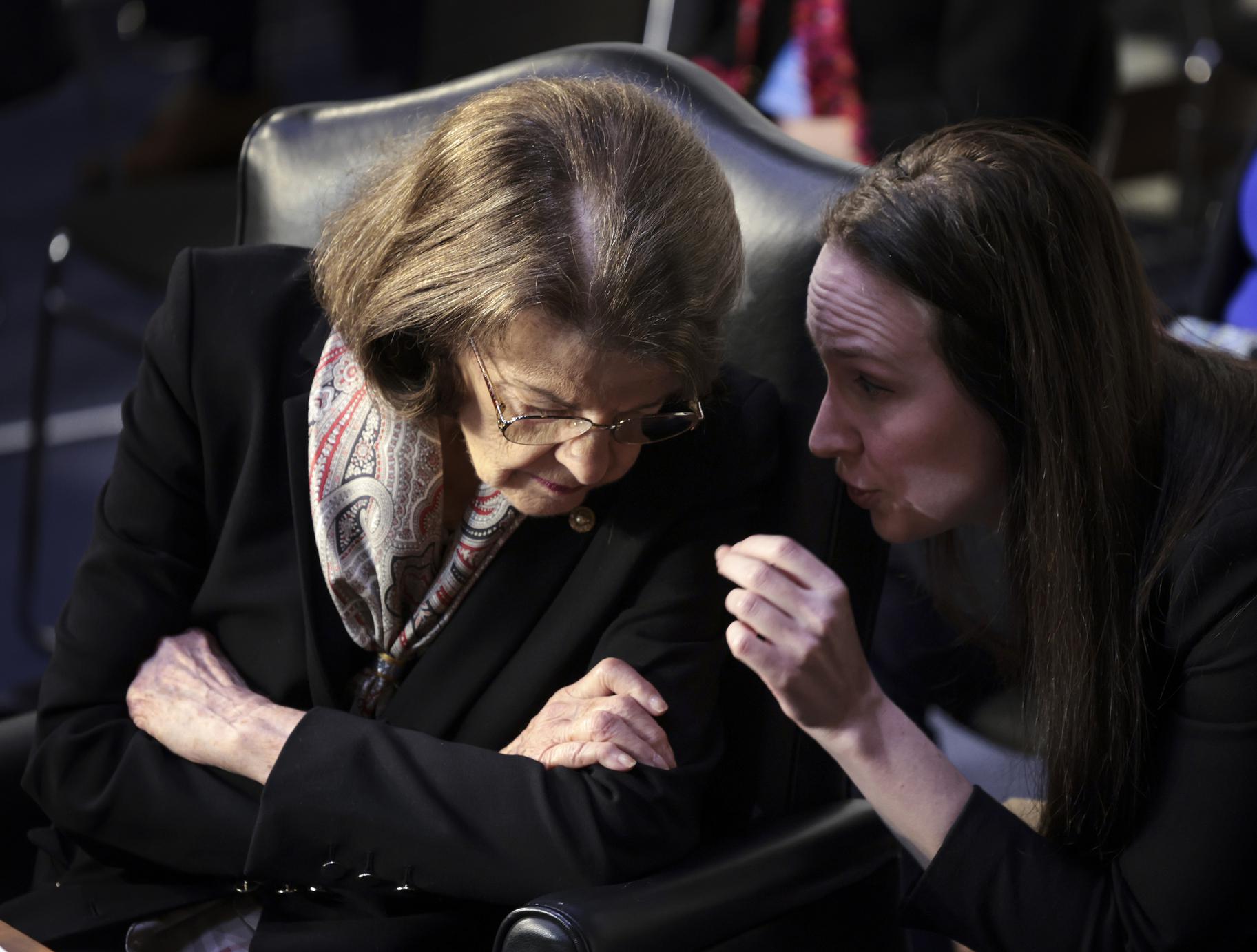 Is Dianne Feinstein mentally unfit to serve? Top senators, colleagues cite recent interactions