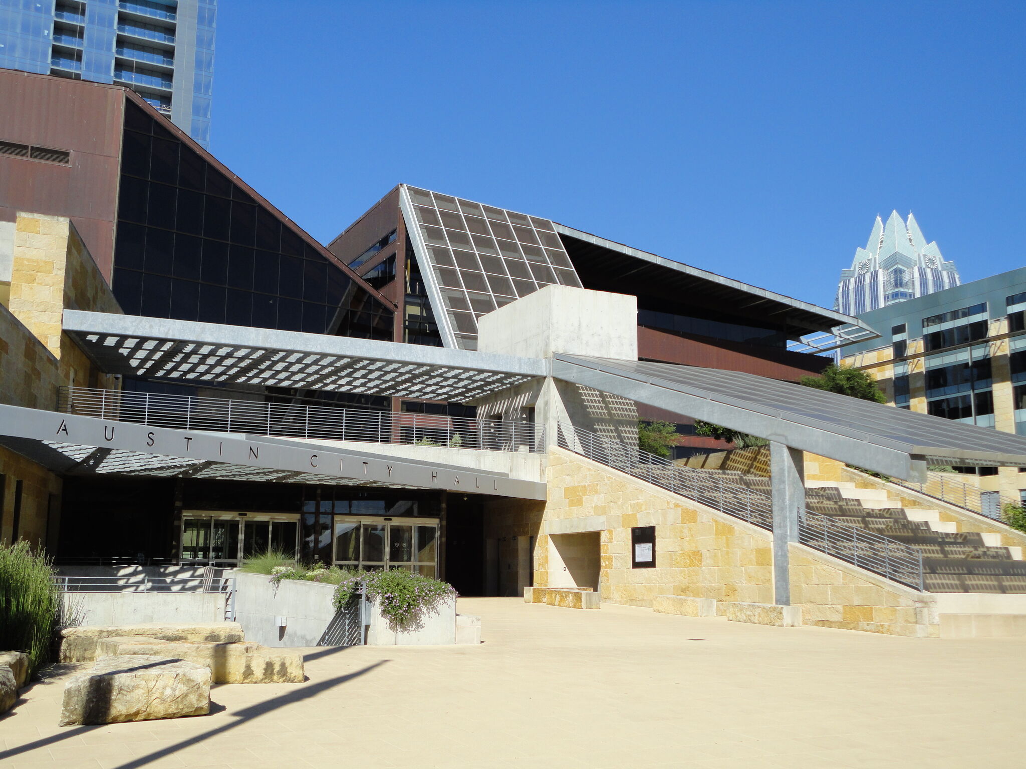Texans lampoon Austin overpaying city employees by $1.4M