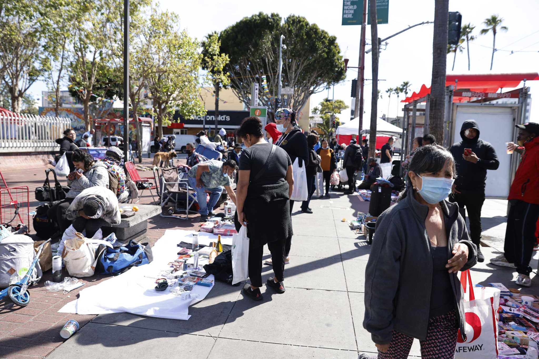 Man fatally stabbed at BART’s 24th and Mission plaza in S.F. — assailant flees