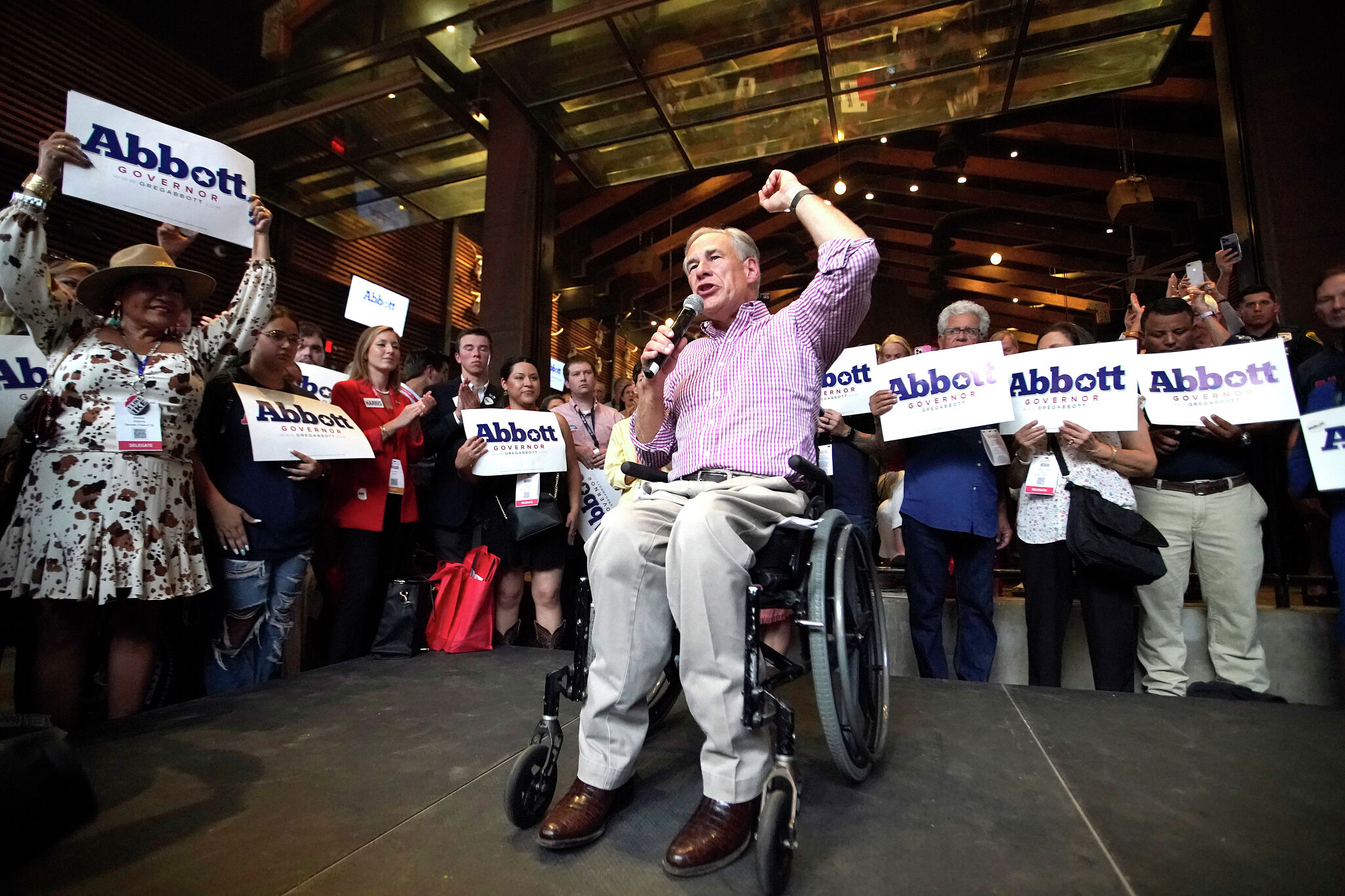 Texas governor poll: Greg Abbott leads Beto O'Rourke by 13 points