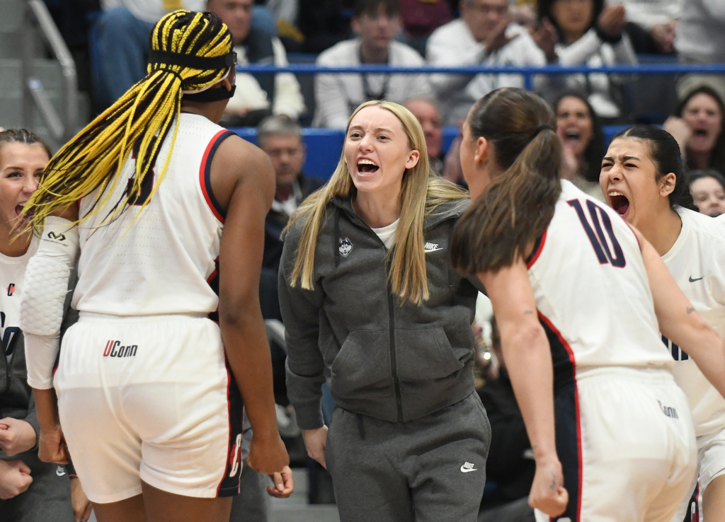 What caused Paige Bueckers' injury? Experts weigh in