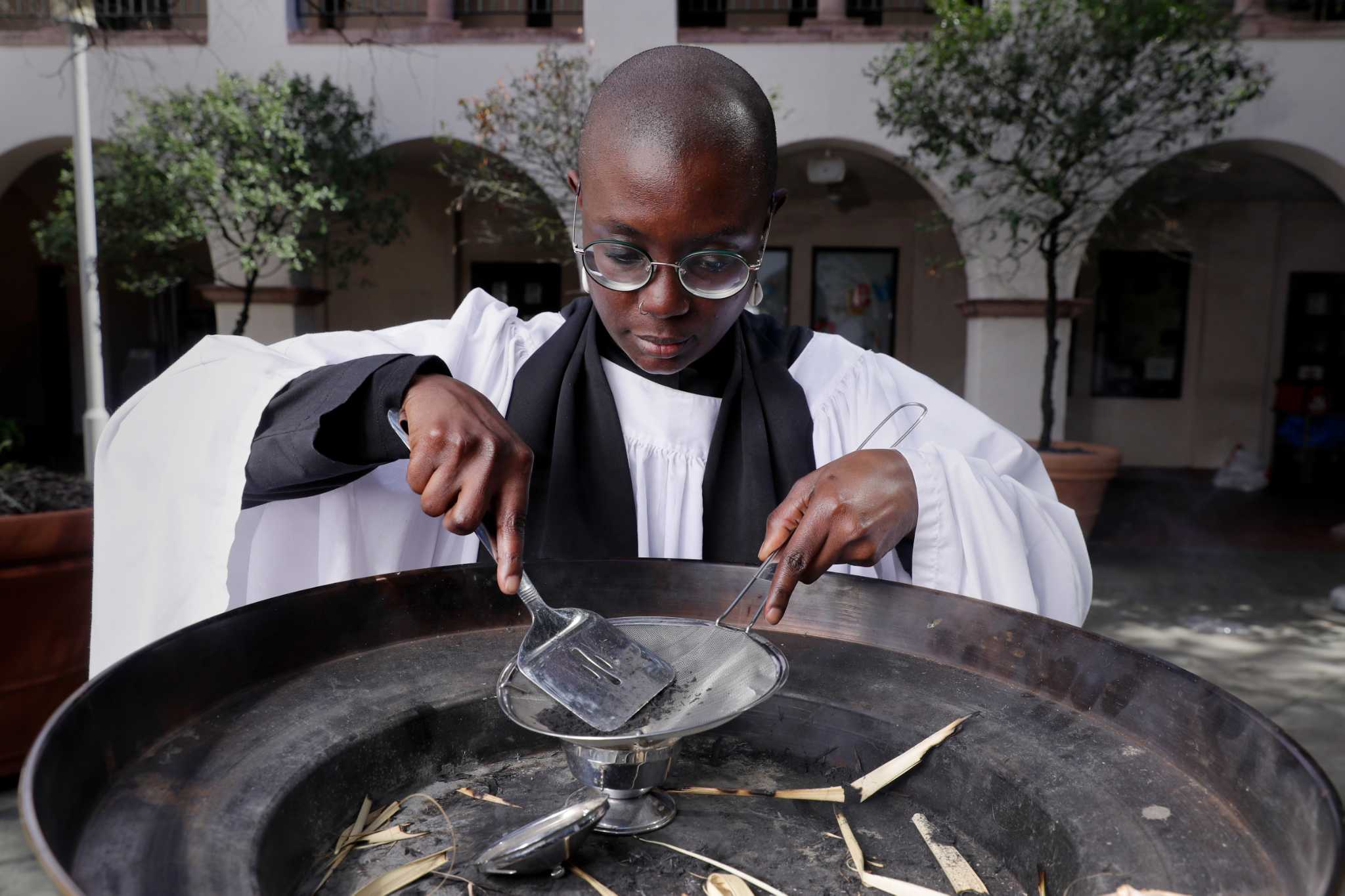 Ashes-to-go programs at Houston-area churches fit busy lifestyles