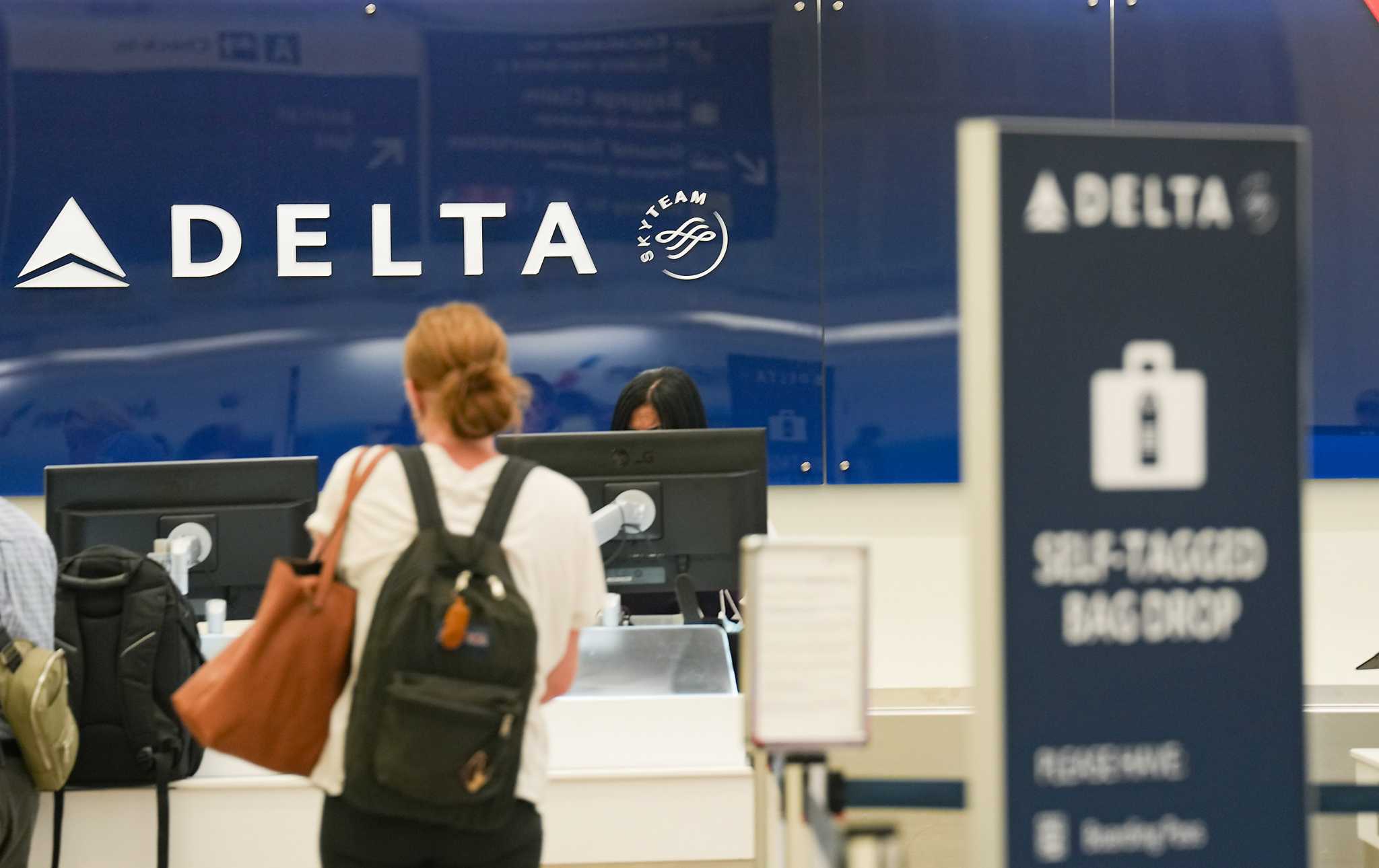 Delta ends snack, drink service on flights under 350 miles