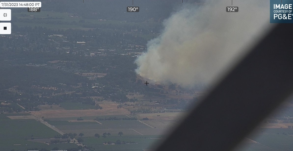 Fire near Healdsburg temporarily shuts down Highway 101