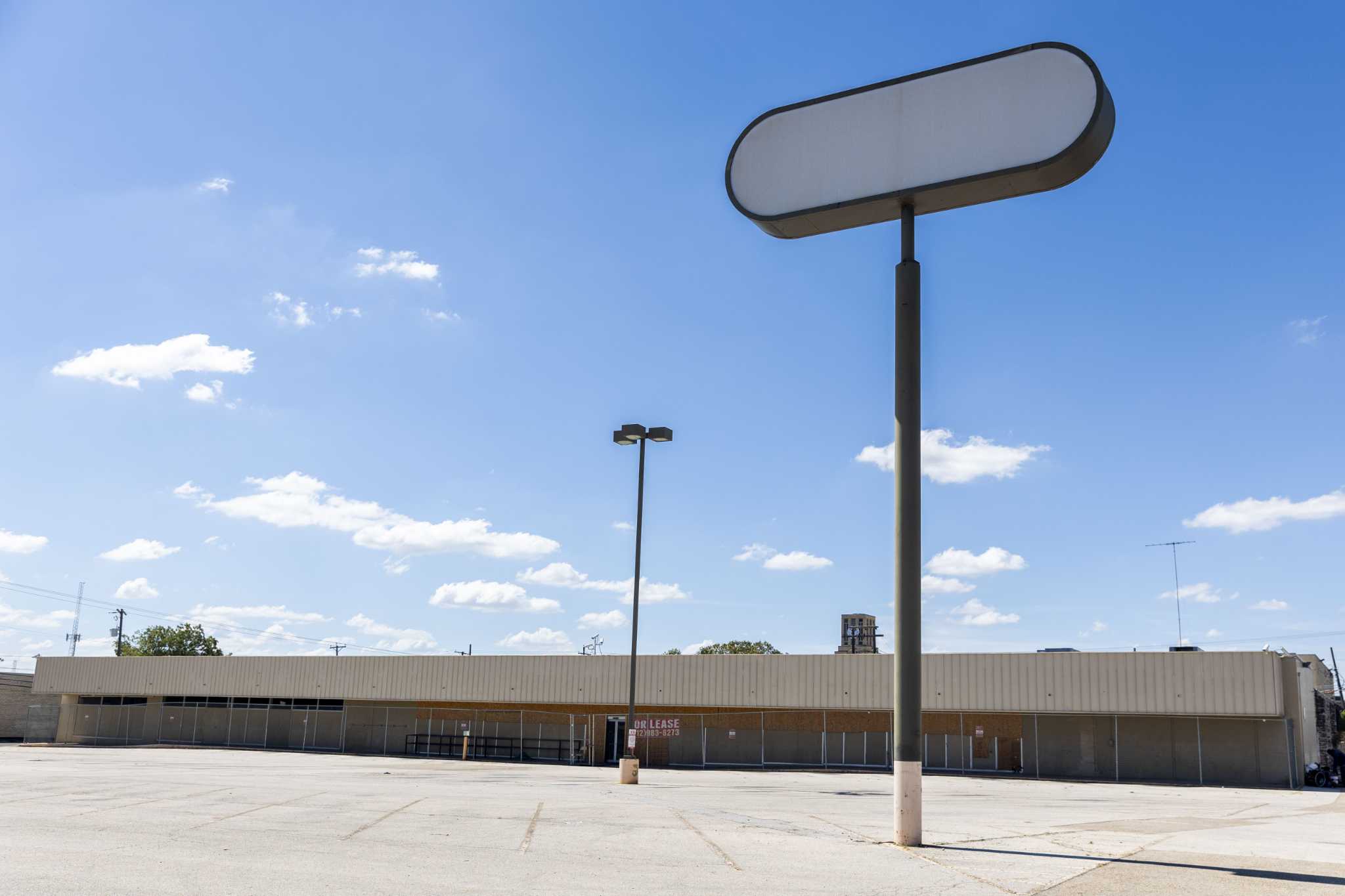 How H-E-B and other big grocers keep out their competitors for decades