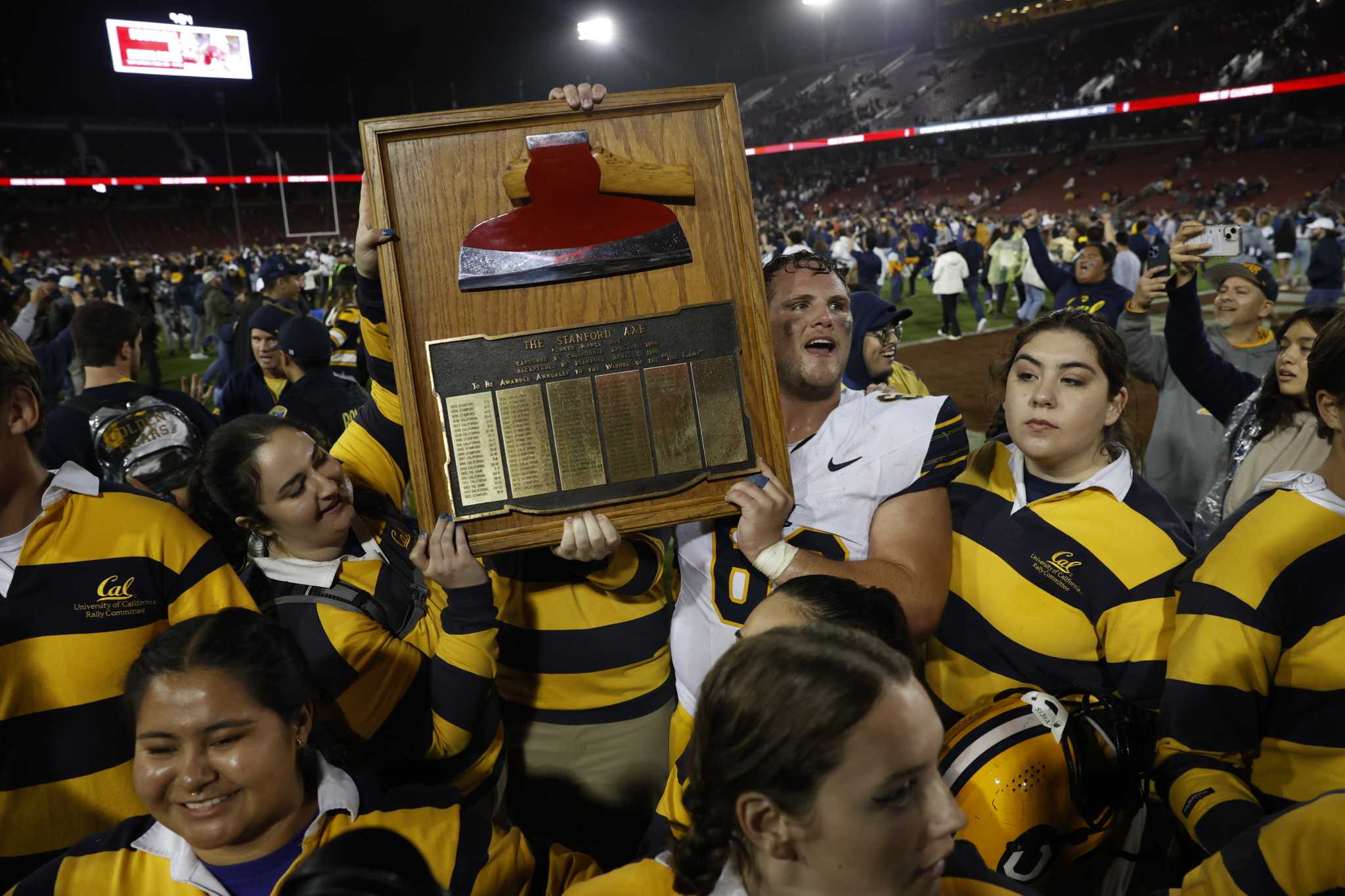 Ex-Stanford lineman celebrates Big Game win with new friends at Cal