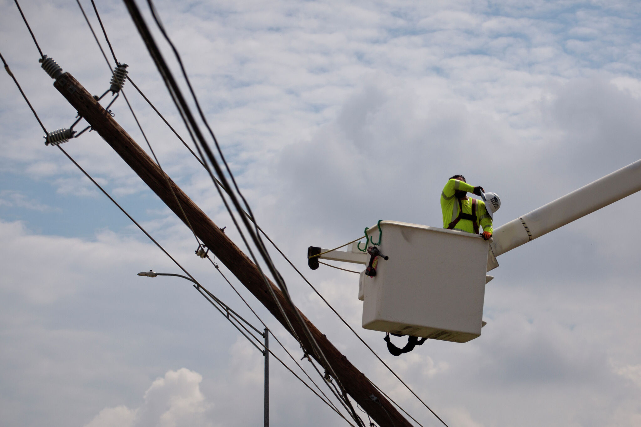UPDATES: CenterPoint restores power to 100K customers Thursday
