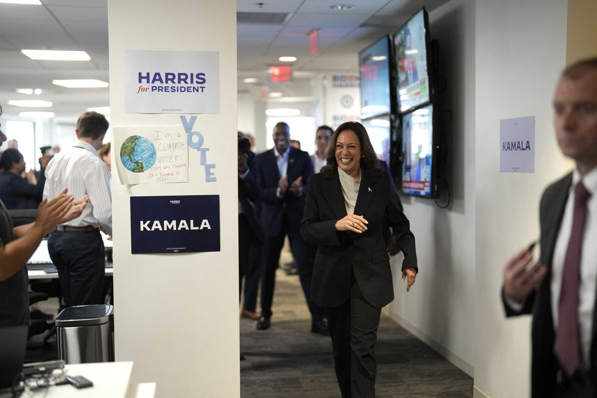 Democrats tout Kamal Harris' prosecutor background, the GOP too