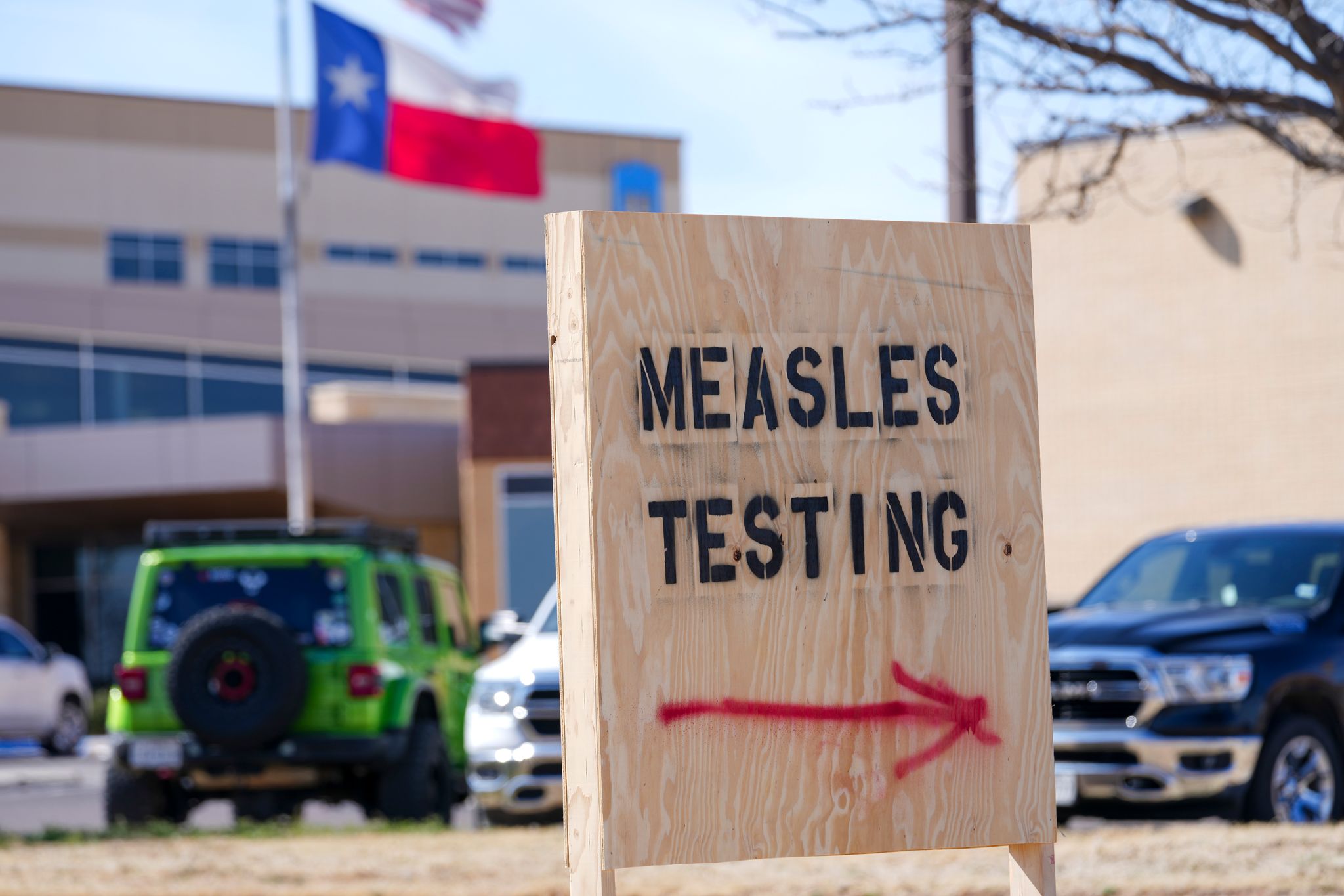 Don't know if you got measles vaccine? Get a shot, doctors say