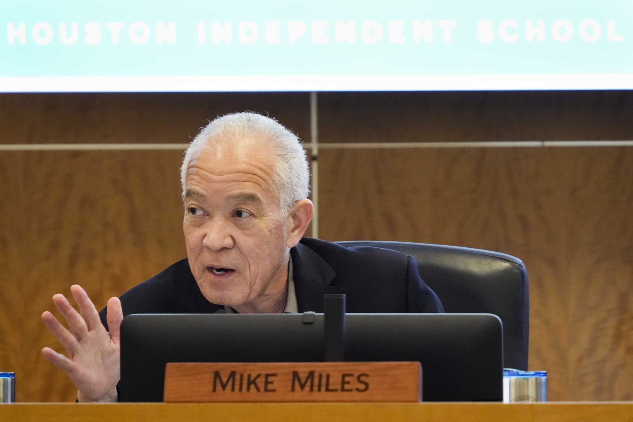 HISD Superintendent Mike Miles gets five-year contract extension