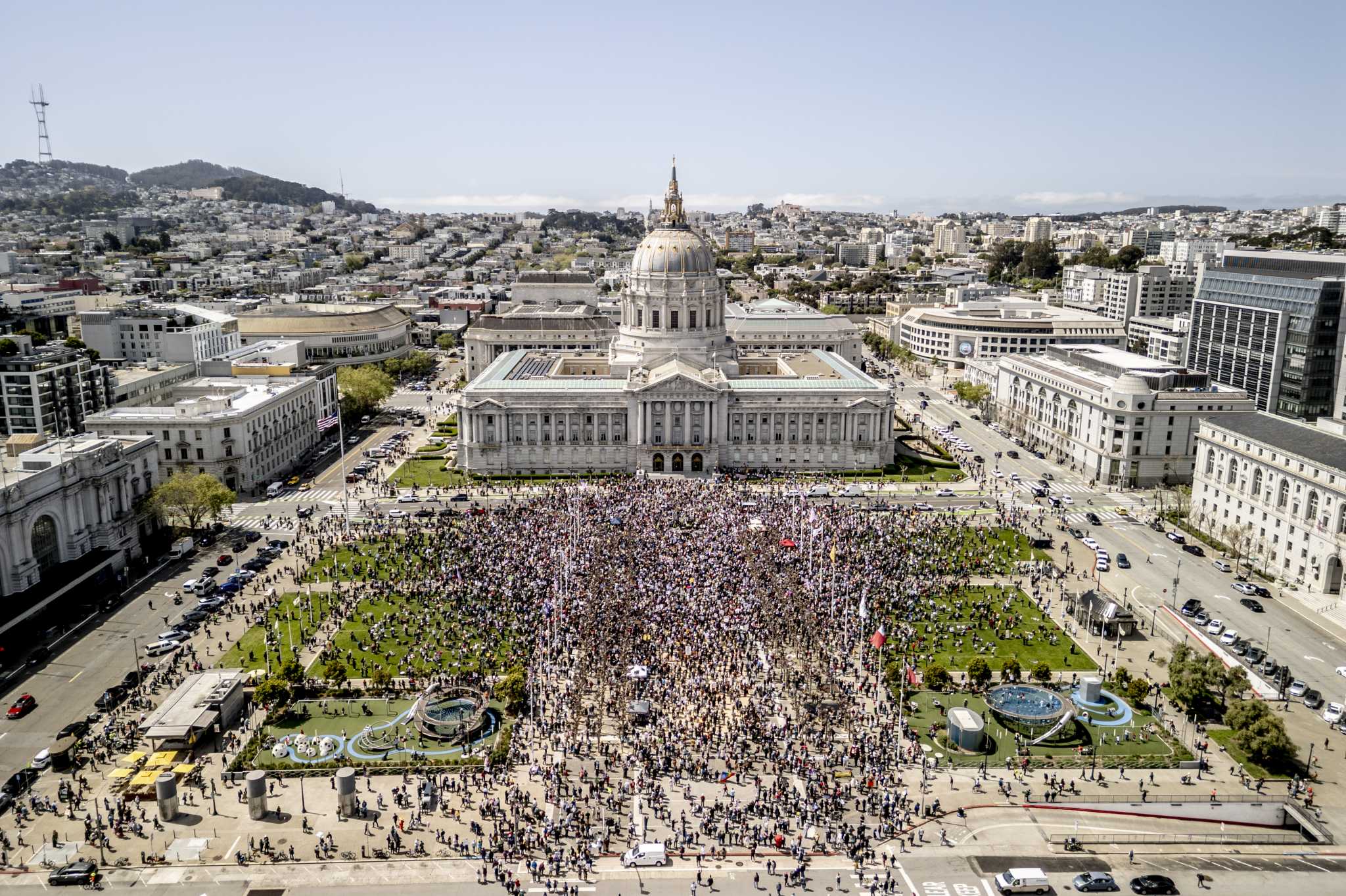 Thousands in SF, Oakland protest Trump on nationwide day of action