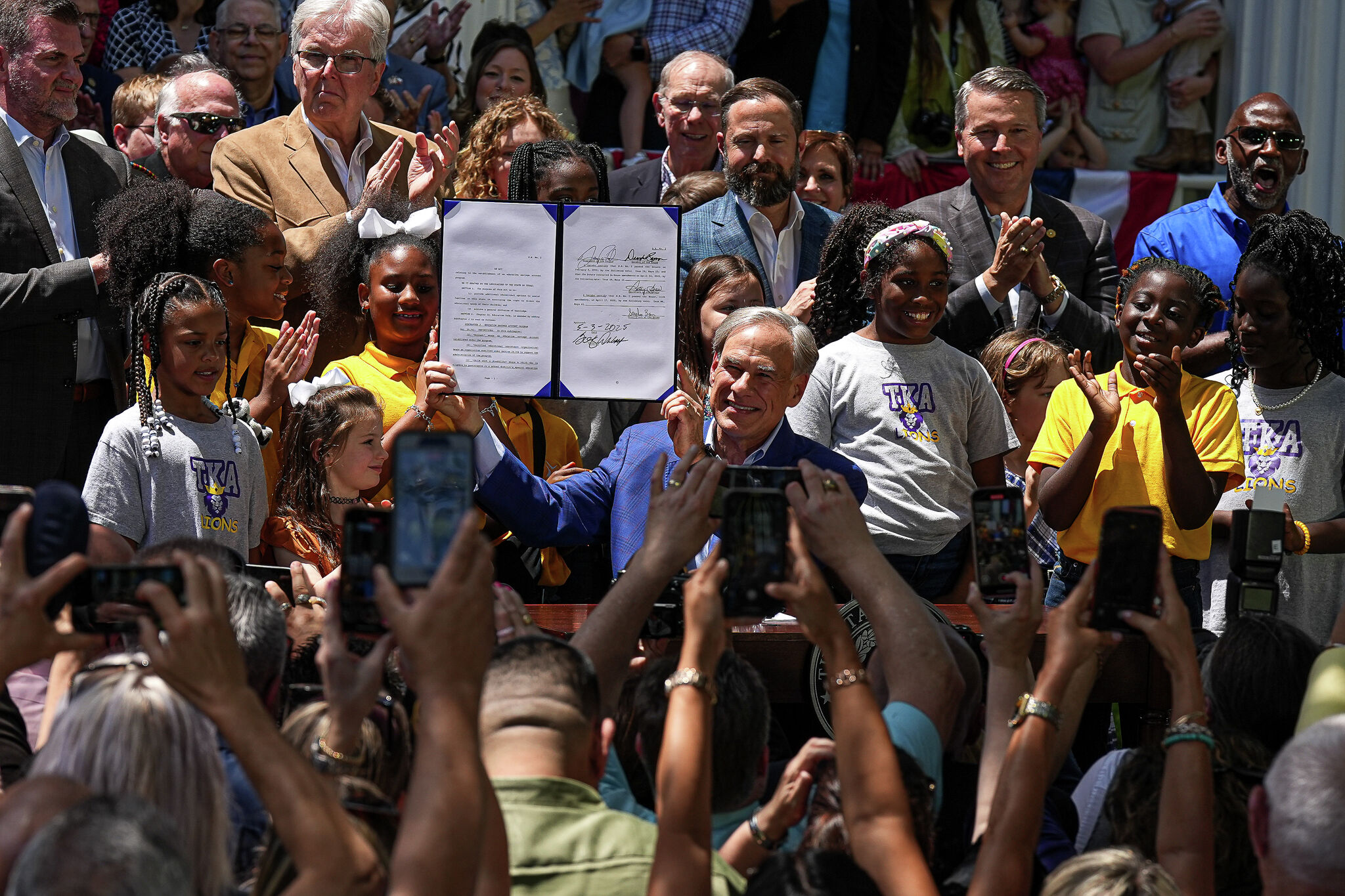 Texas' private school vouchers bill signed by Greg Abbott