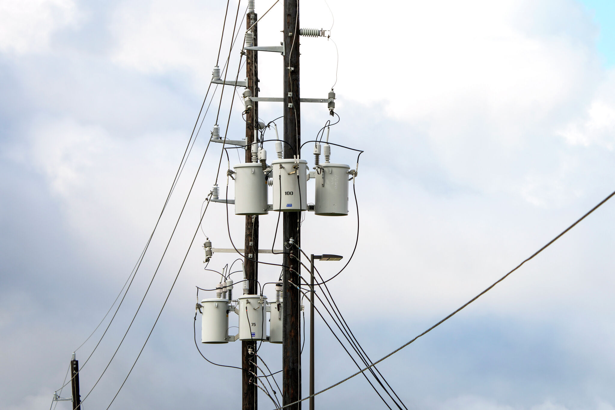 CenterPoint, Entergy saw nearly 200K power outages in Houston area
