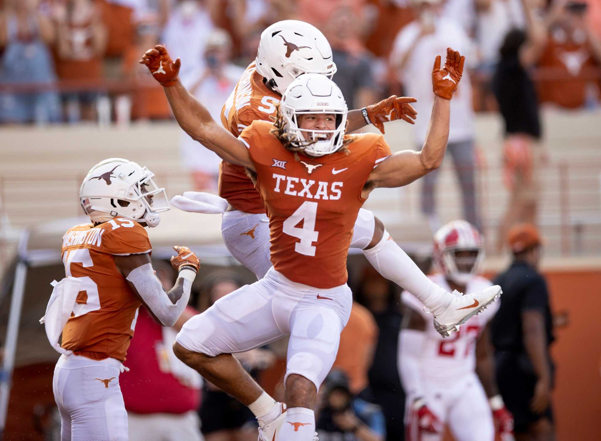 Texas football: Card, Robinson lead No. 19 Horns past No. 23 Louisiana