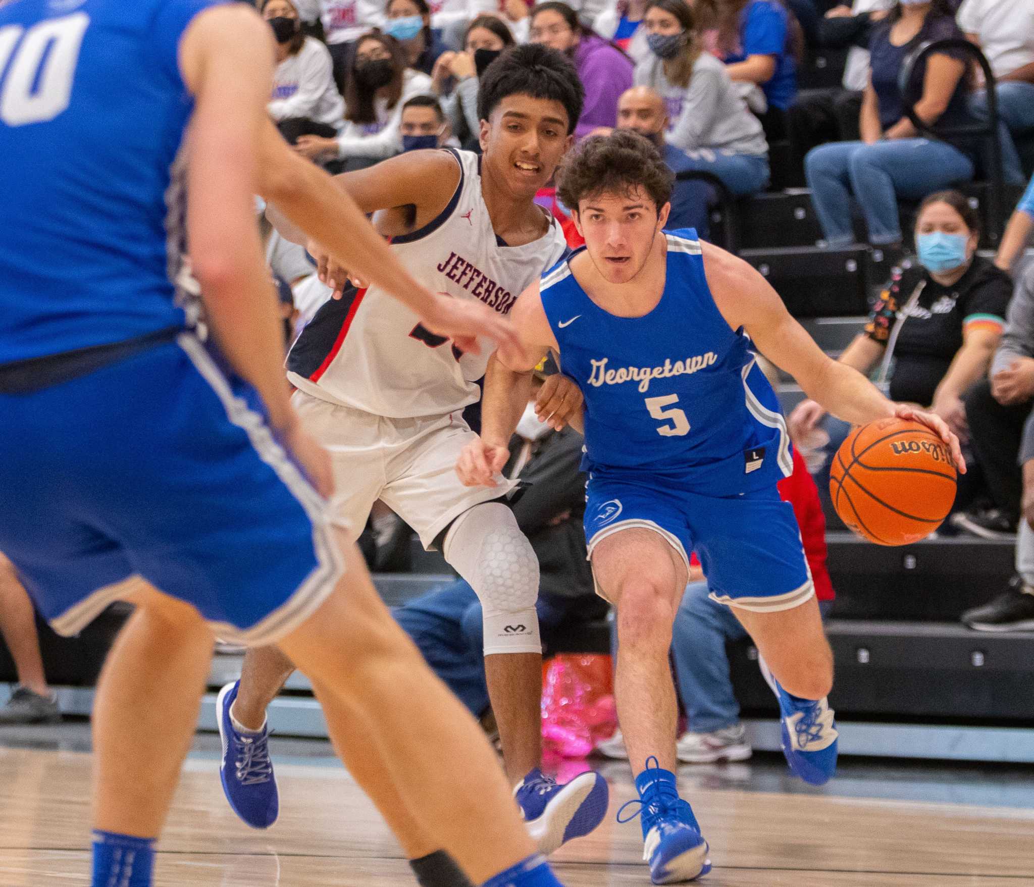 Aaron Bizzell leads Georgetown boys into fourth round