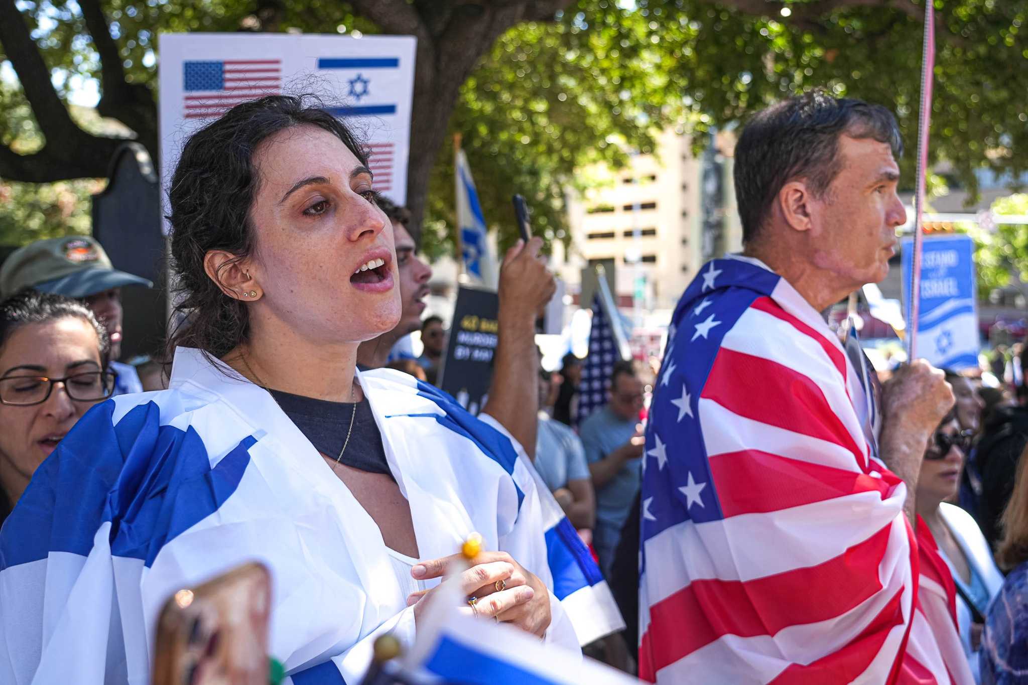 Hundreds come to Texas Capitol in support of Israel, Palestinians amid ongoing war