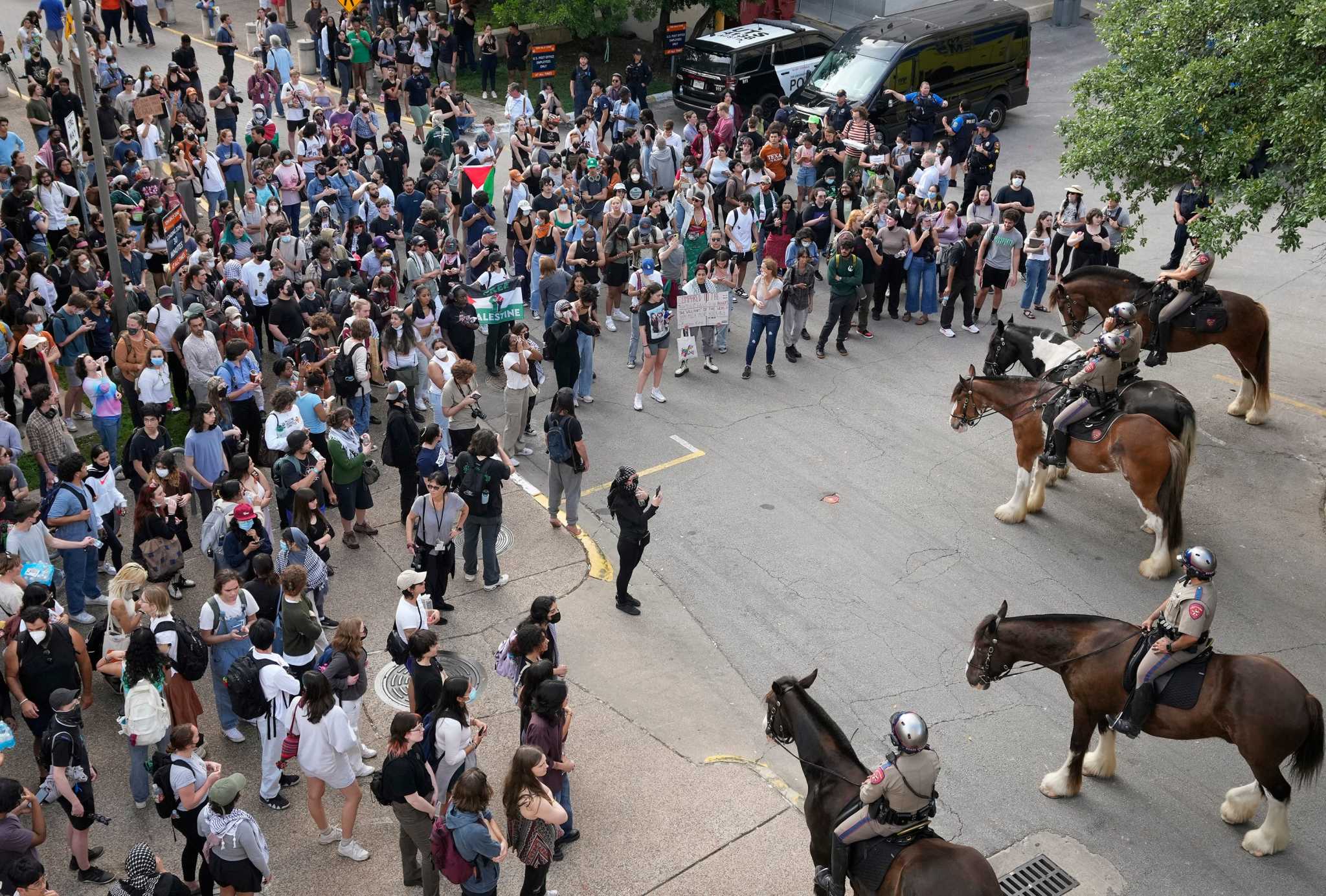 FOX 7 Austin photographer among dozens arrested at UT protest