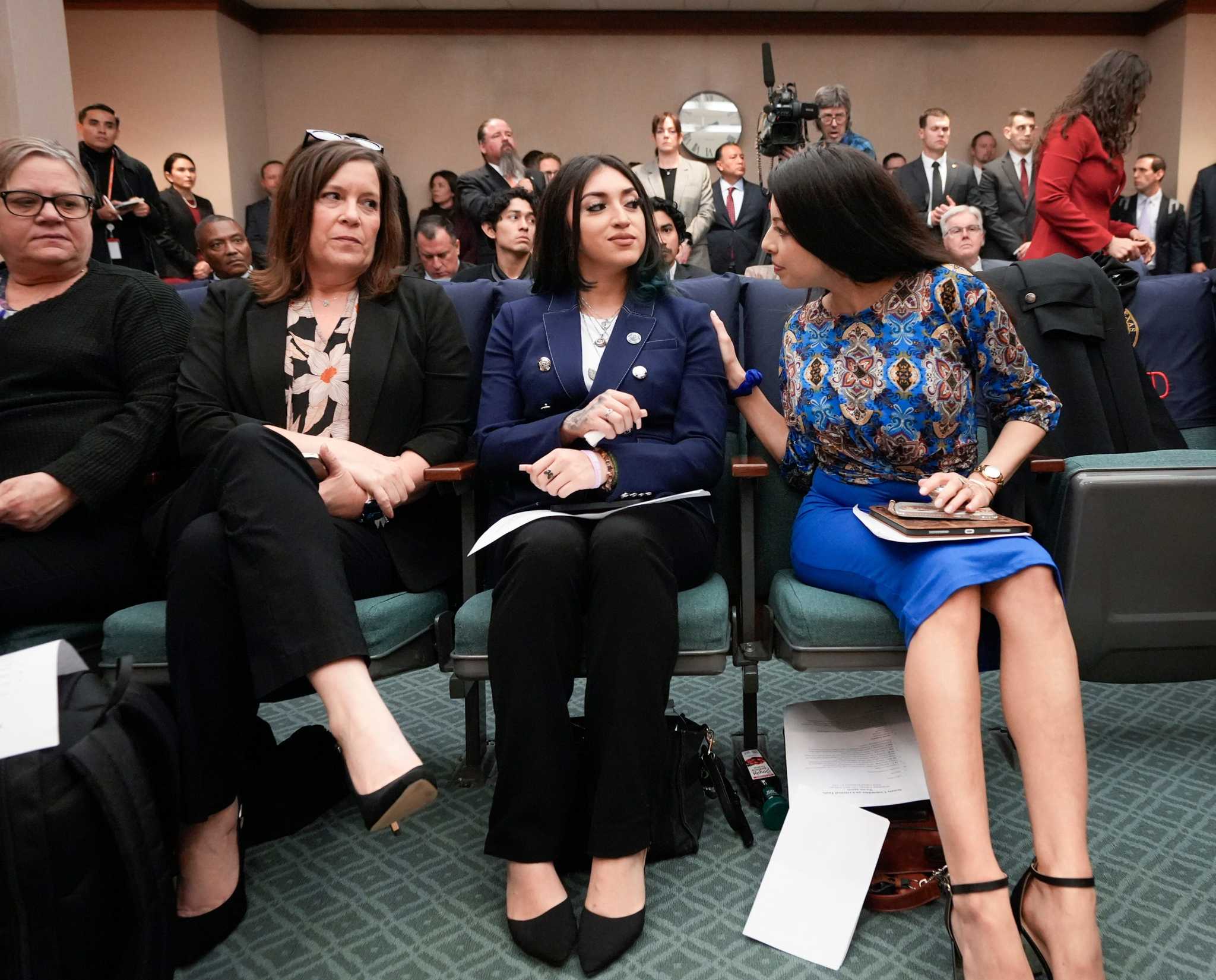 Texas Senate panel OKs proposal to deny bail to some felony suspects