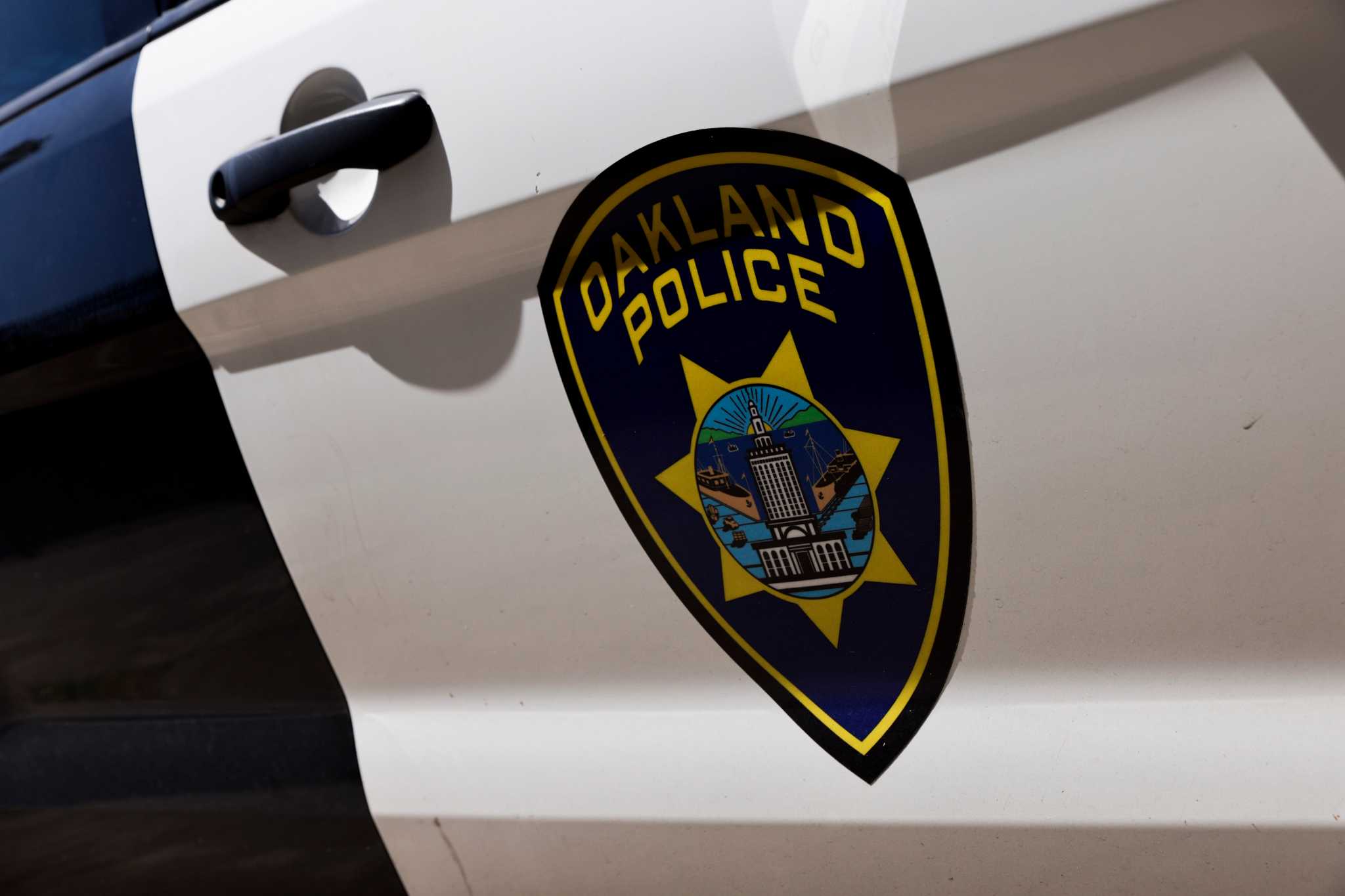 Oakland triple shooting: Two dead, one critically injured