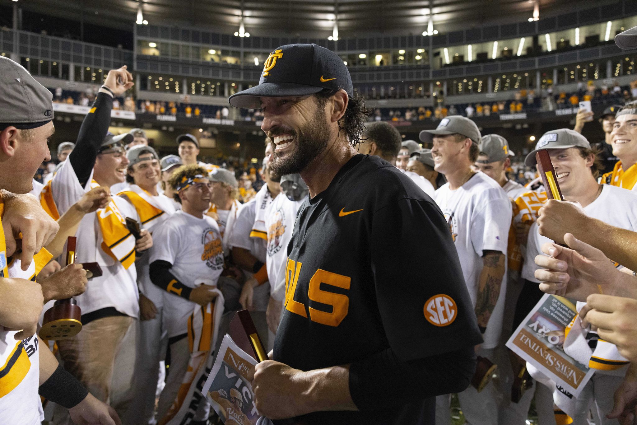 Giants closing in on Tennessee’s Tony Vitello as manager; Hundley out