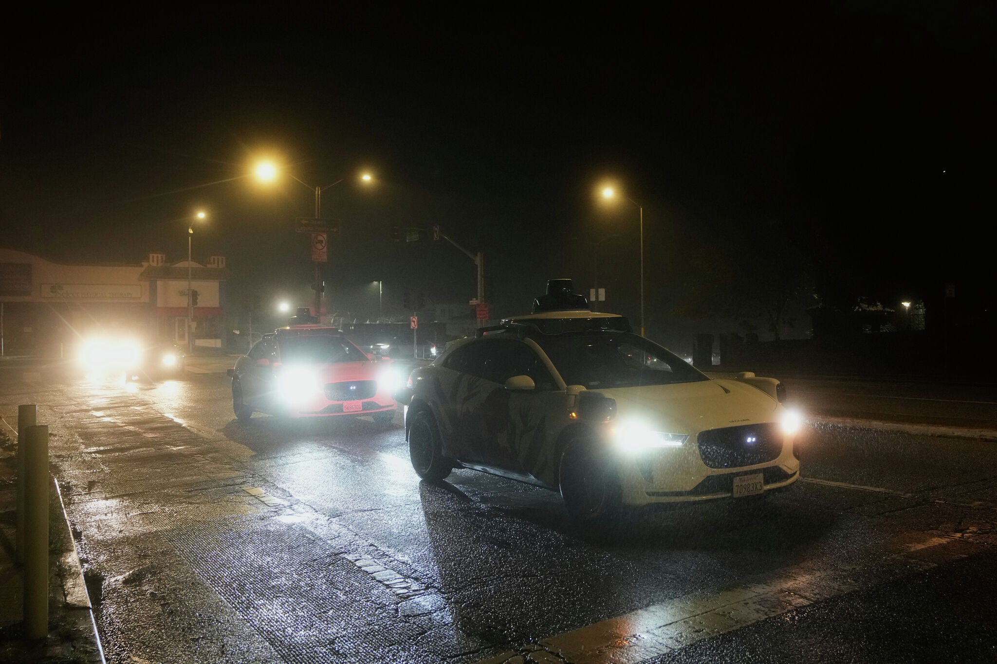 Waymo’s blackout meltdown shows why San Francisco needs human drivers