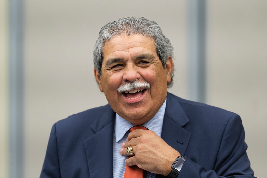 Dallas ISD superintendent Michael Hinojosa gets new five-year contract with an intriguing incentive package