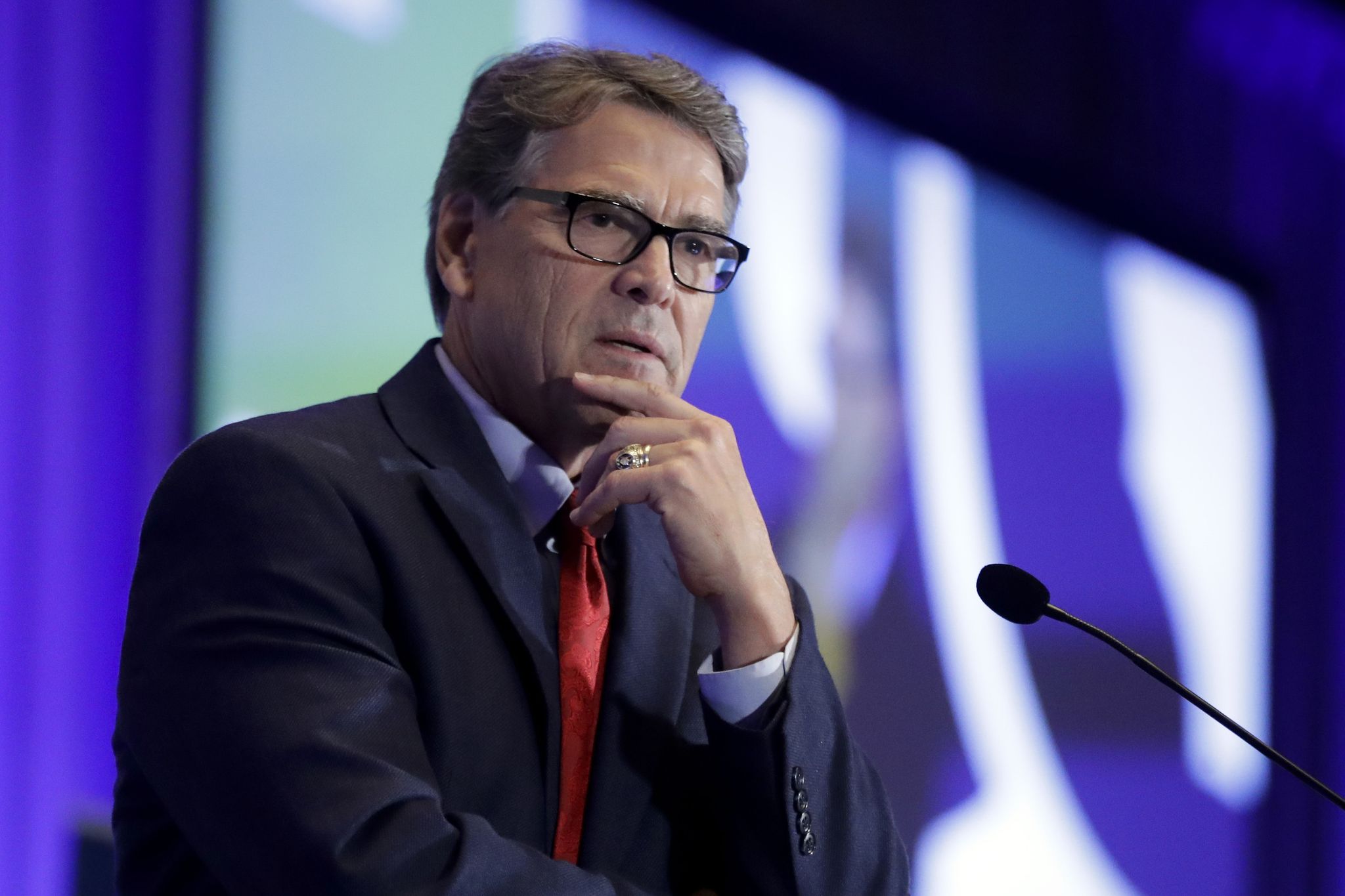 Ex-Energy Secretary Rick Perry rejoins Energy Transfer's board