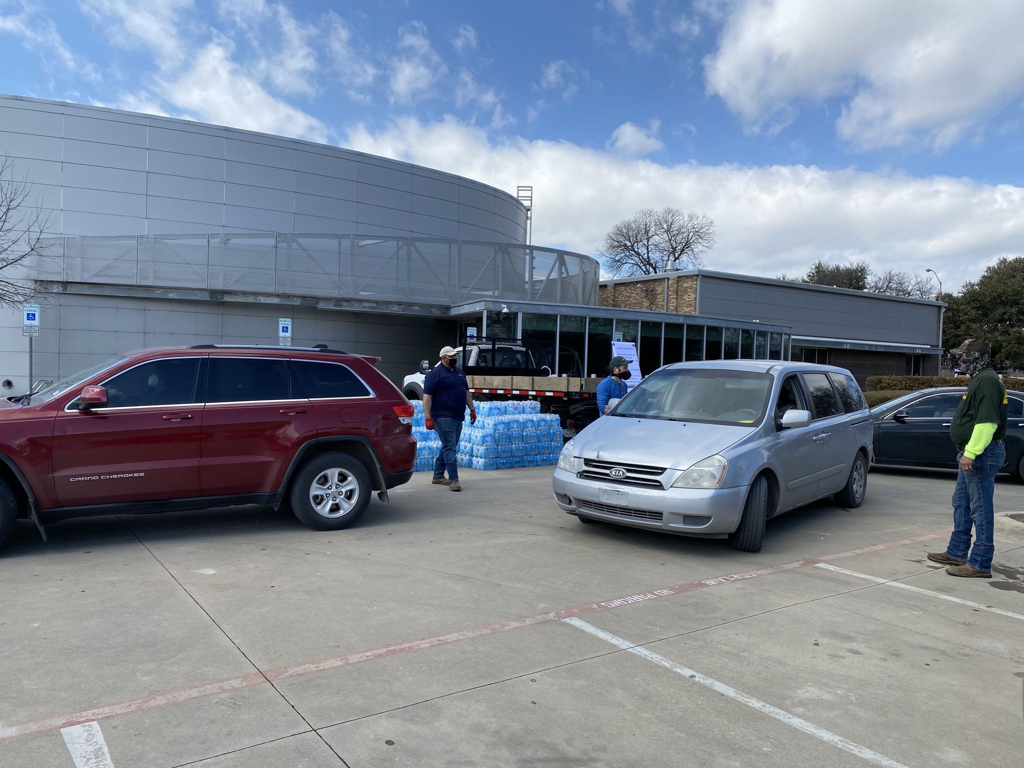 Dallas closes emergency water distribution sites early Sunday after running out