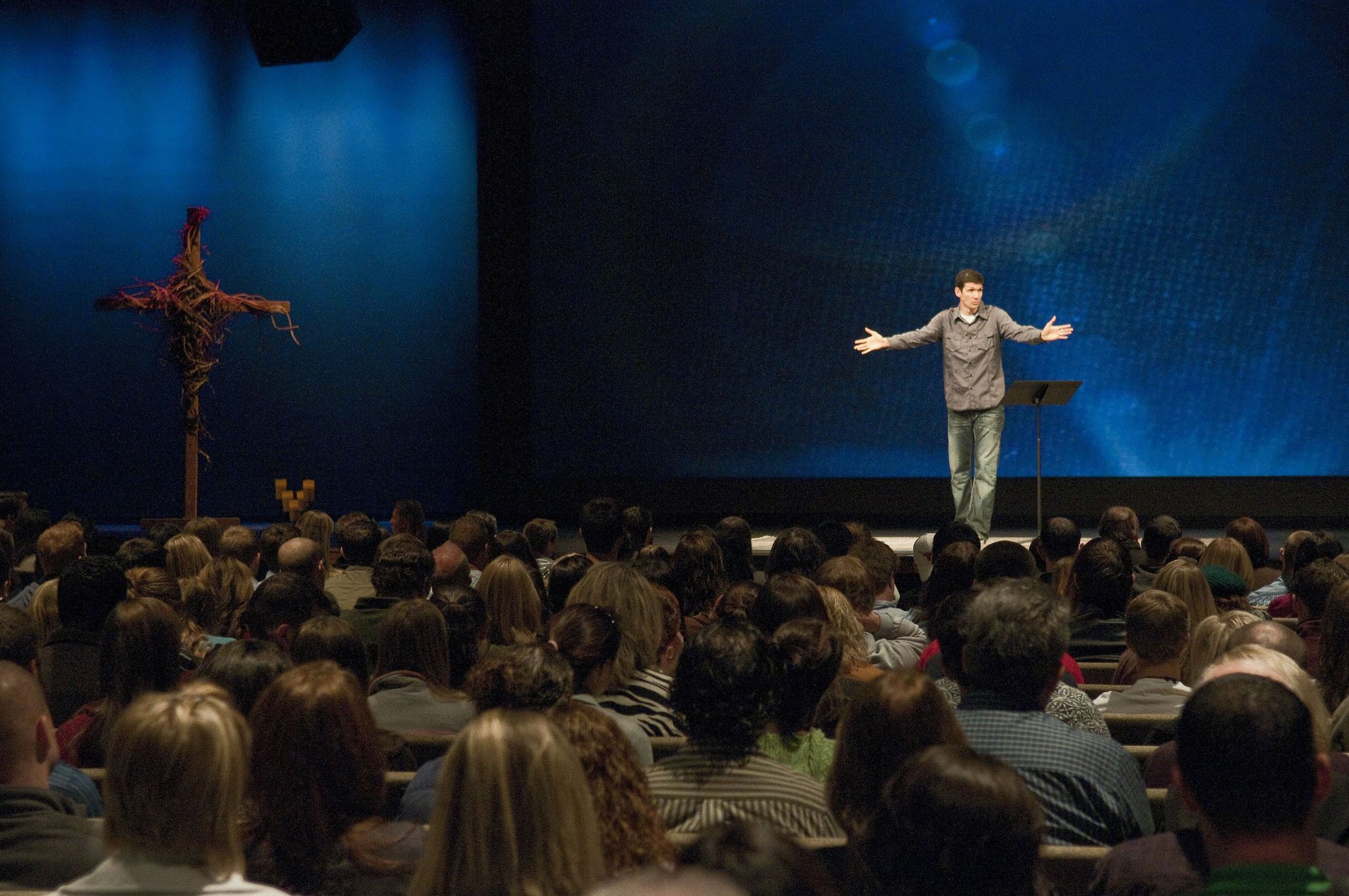 Pastor returns to pulpit after absence over 'inappropriate' relationship