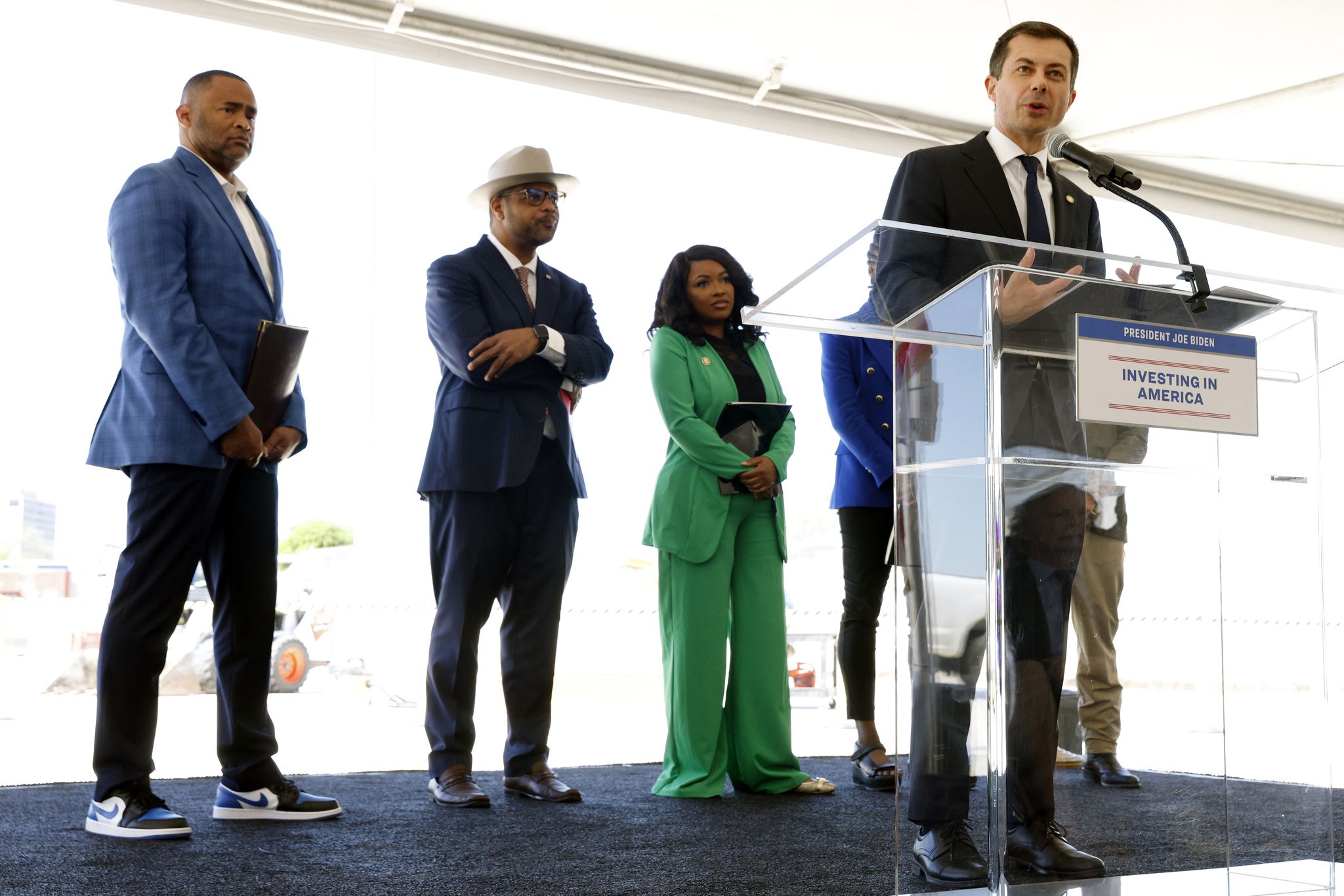 Deck park funds to 'bridge the gaps' in divided Dallas neighborhoods
