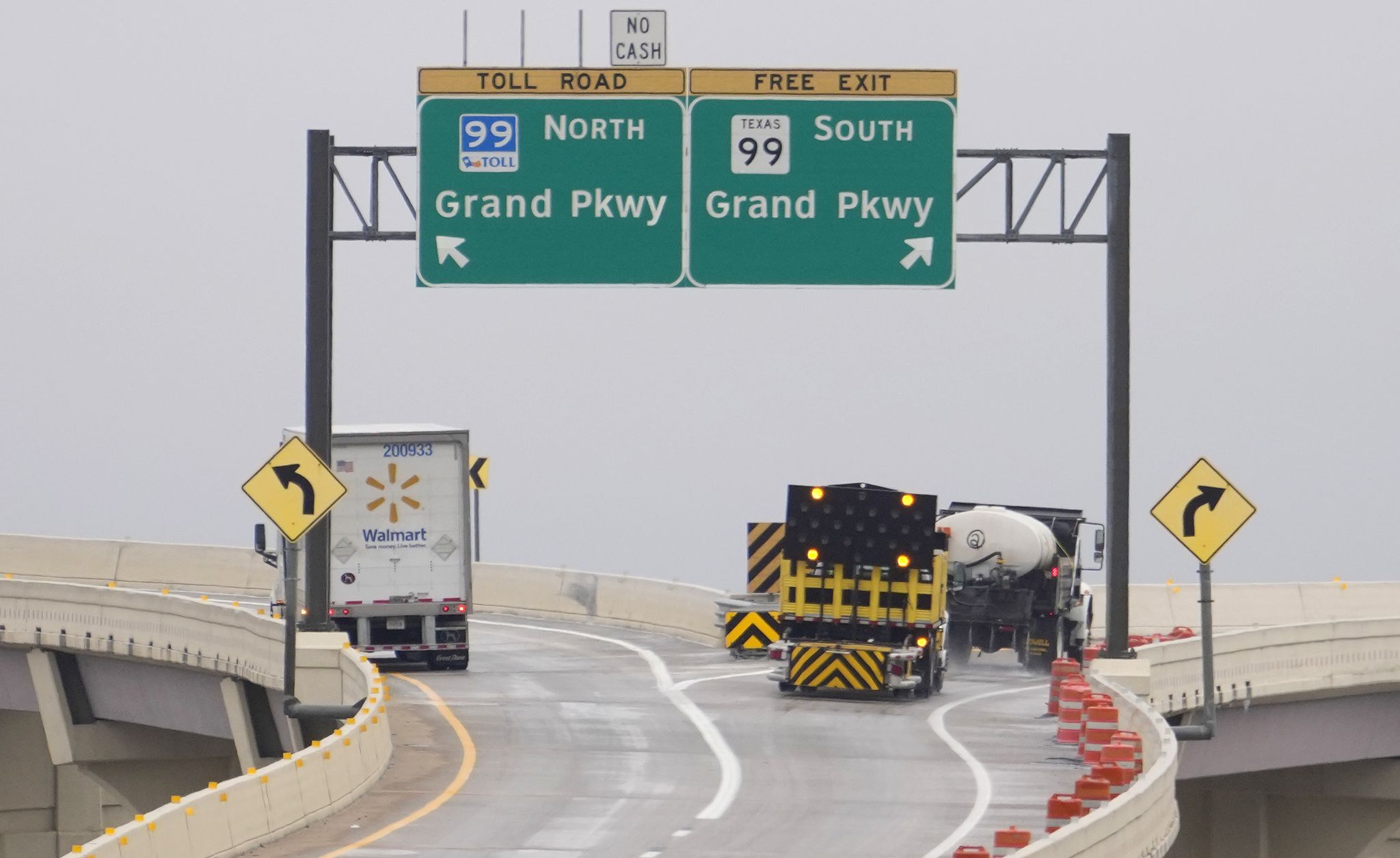 Houston road closures: Latest on icy roads and bridges for Monday