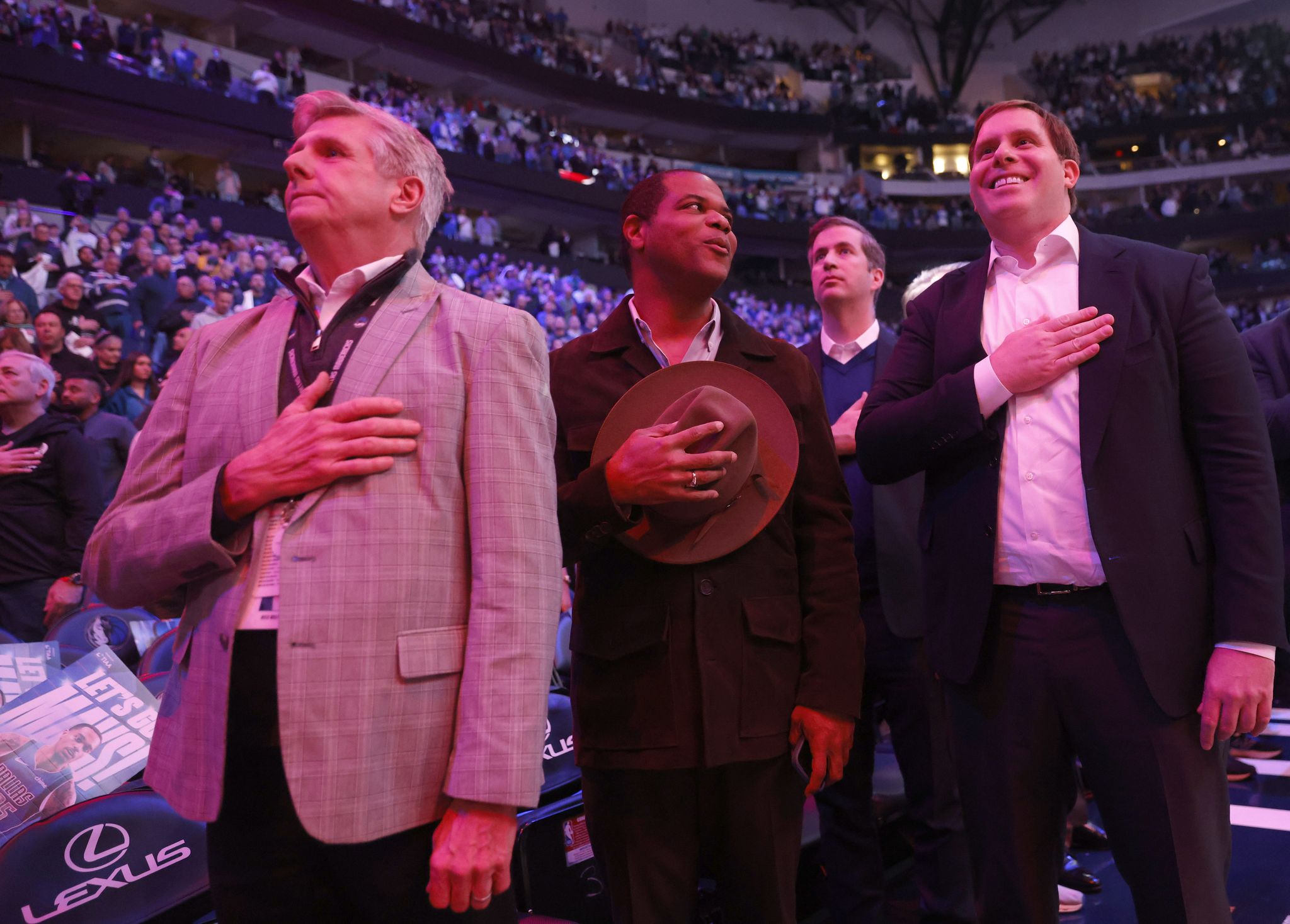 Dallas Mavericks hire CAA Sports to help with new arena