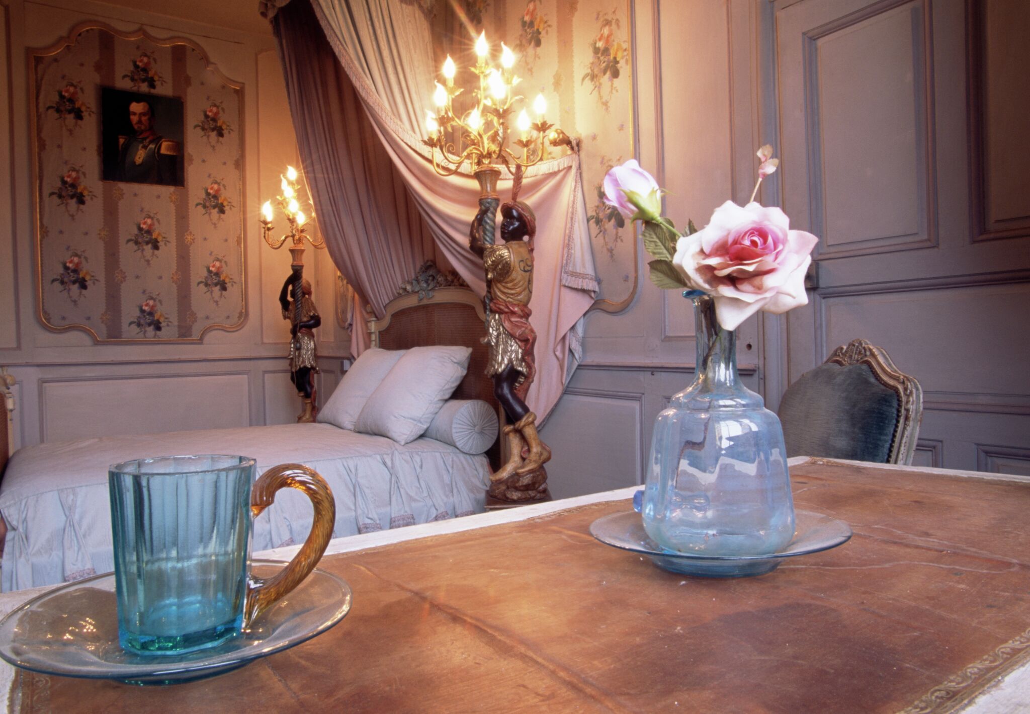 Regencycore home design trends: How to create romantic look