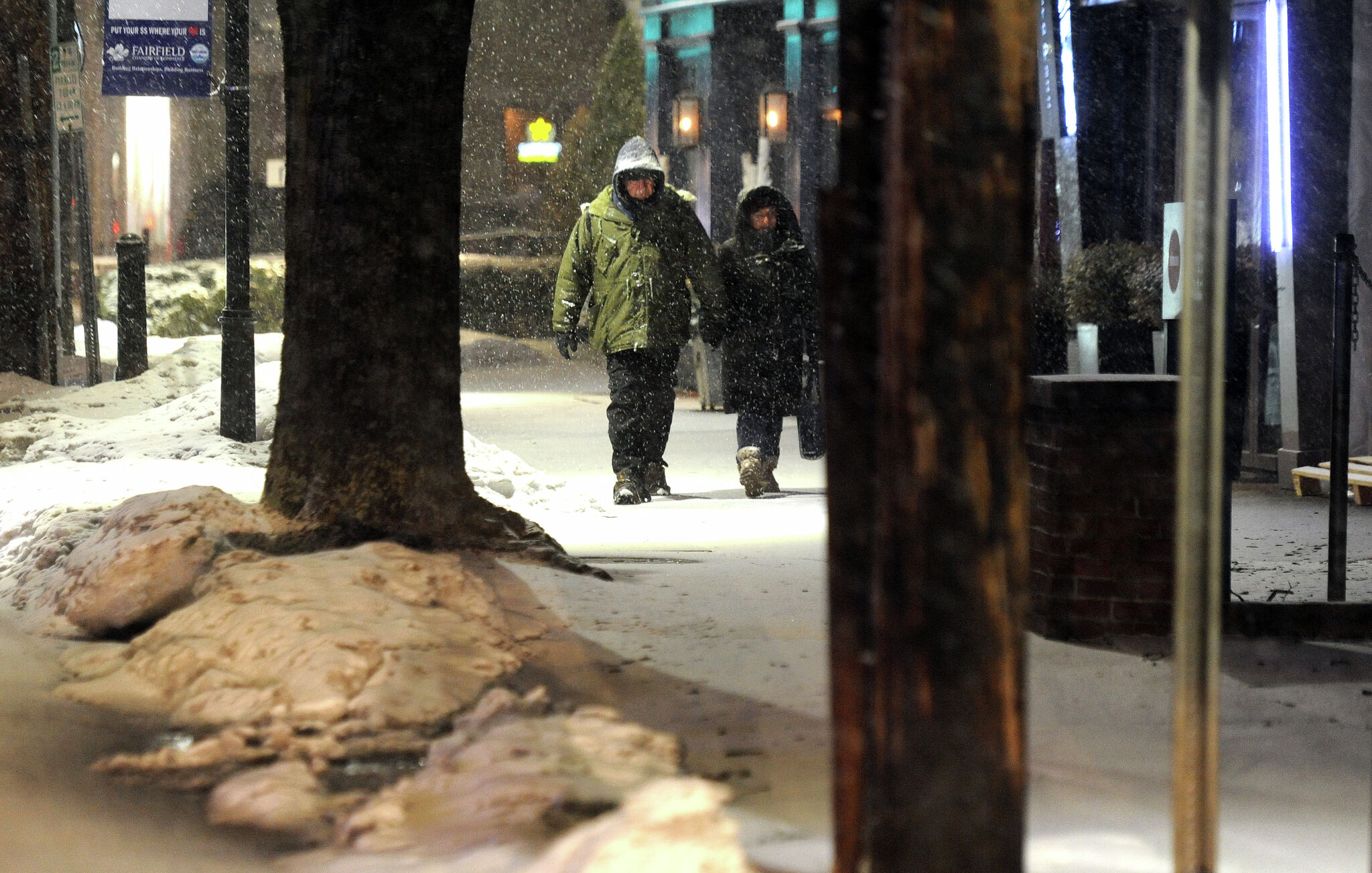 Nor'easter's bomb cyclone hits Connecticut with heavy snow overnight