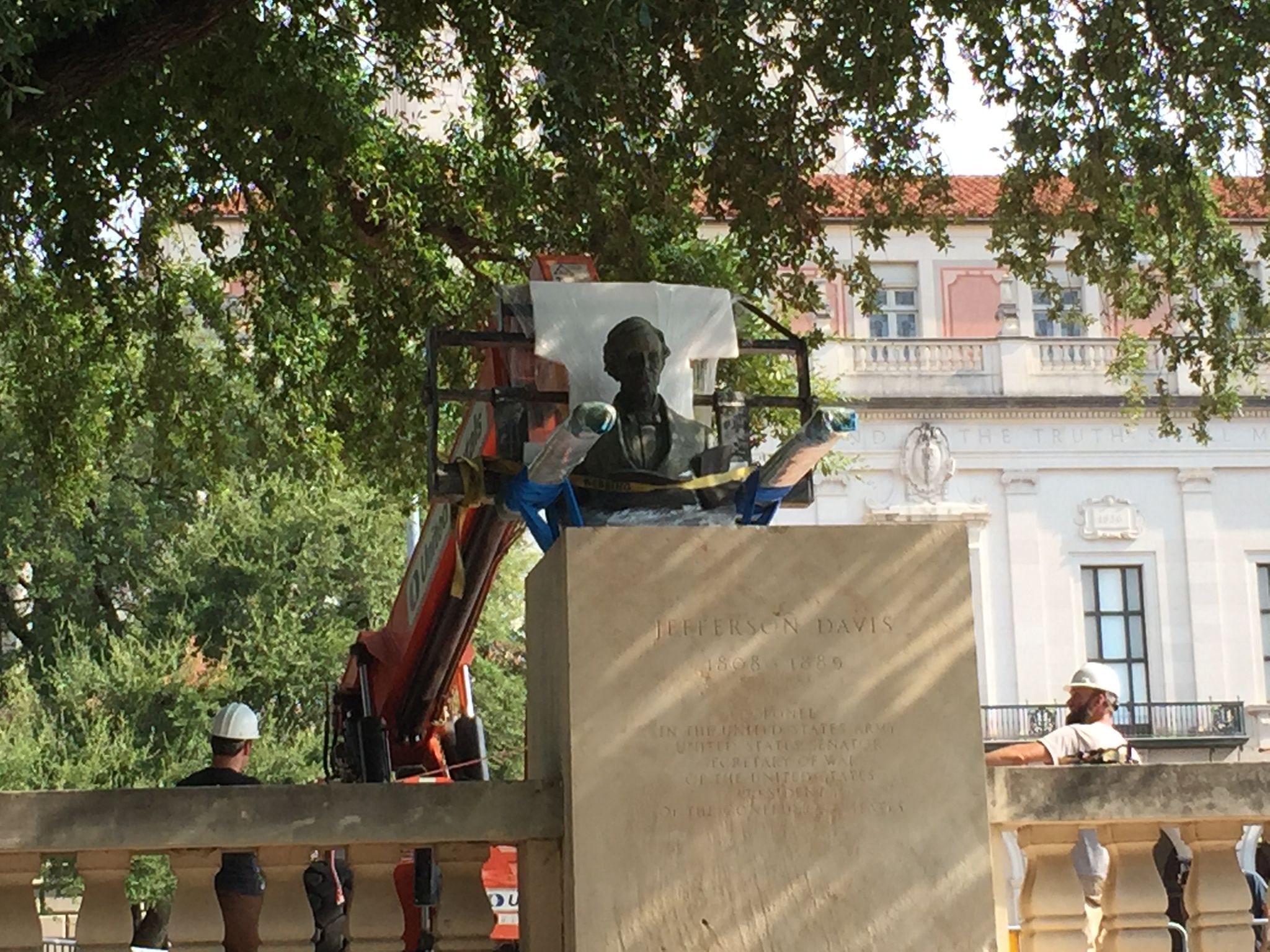 UT-Austin removes Jefferson Davis statue