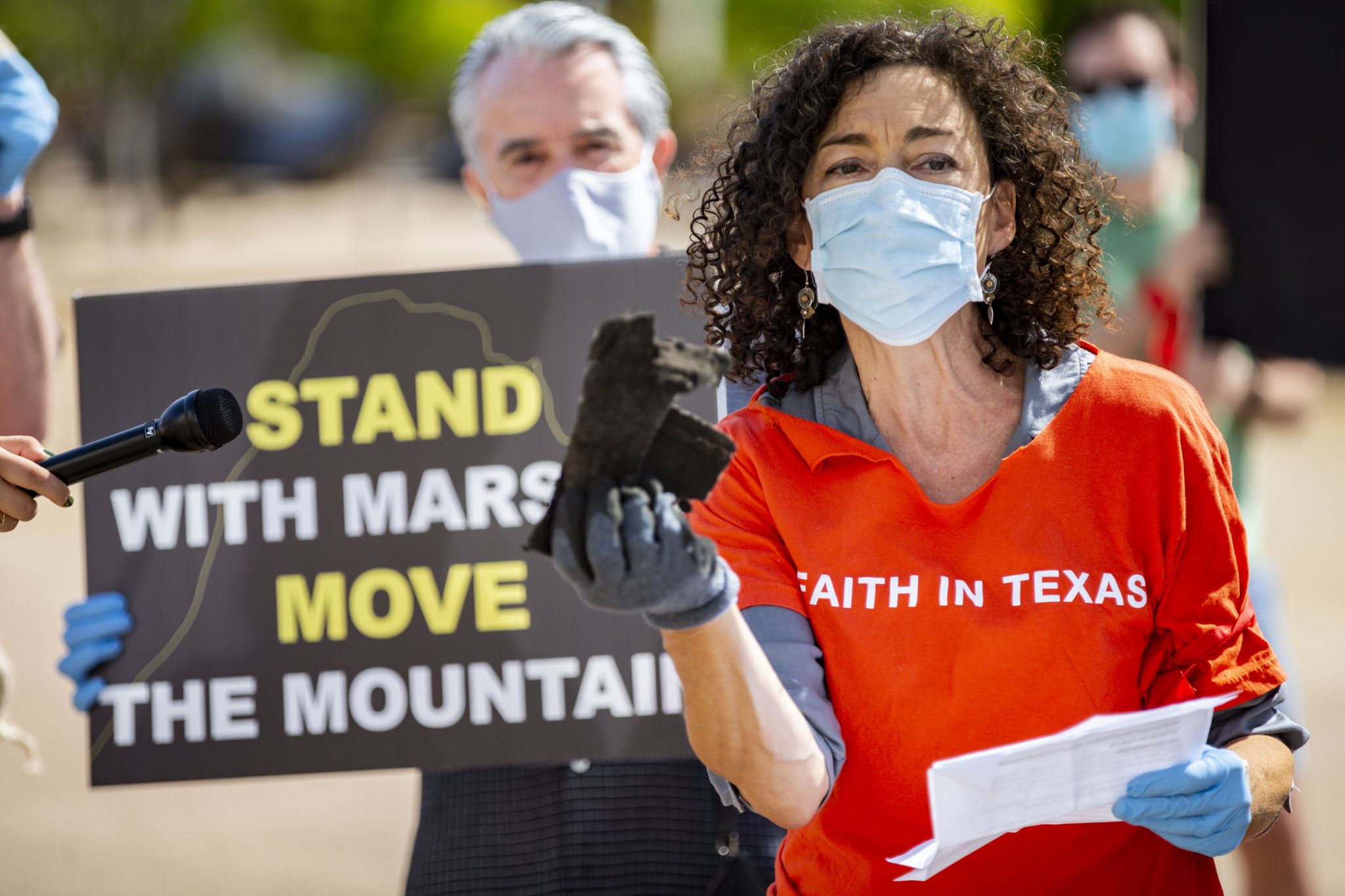 Dallas City Council approves $450,000 bid to clean up Shingle Mountain