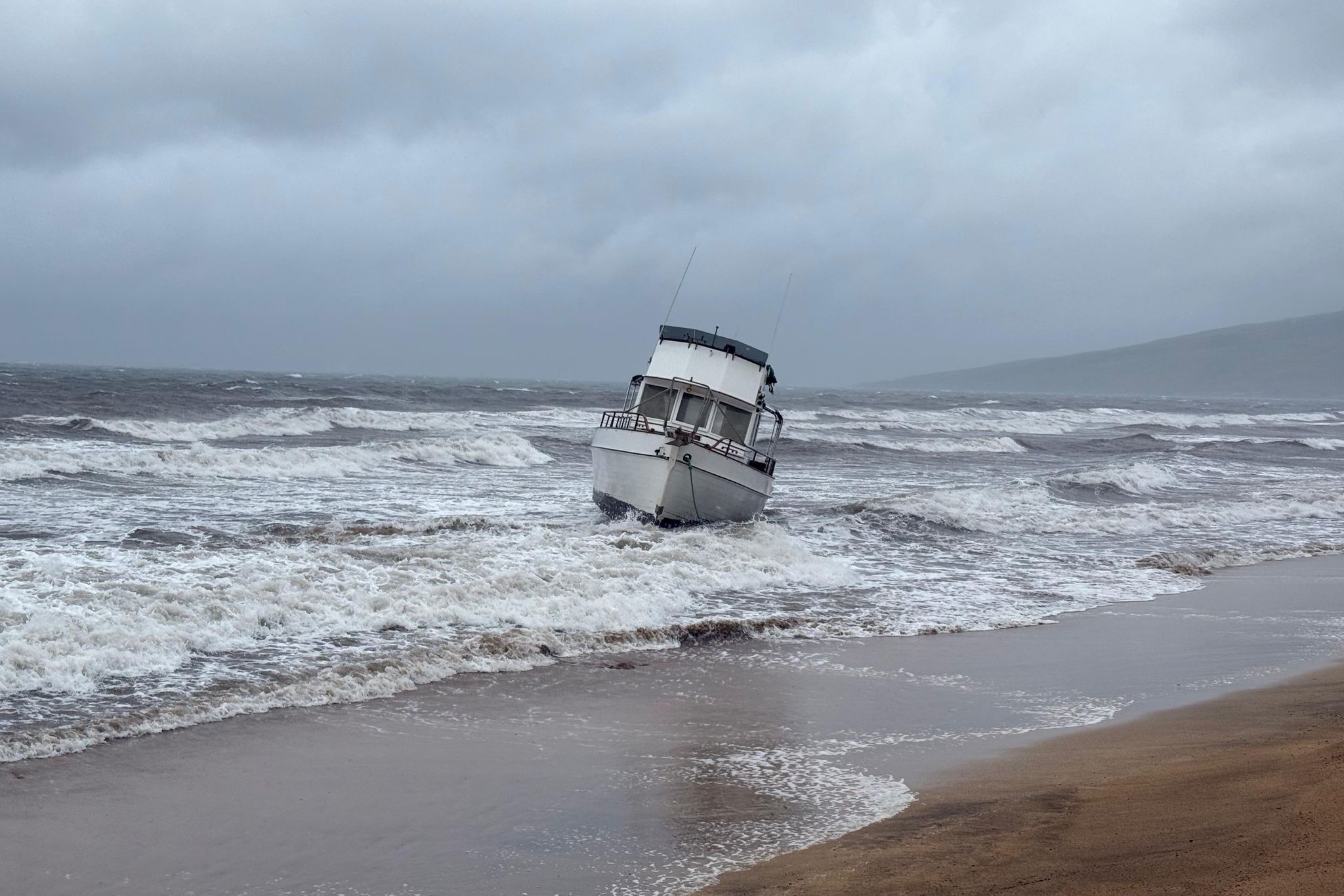 Powerful Hawaii storm floods roads, cuts power