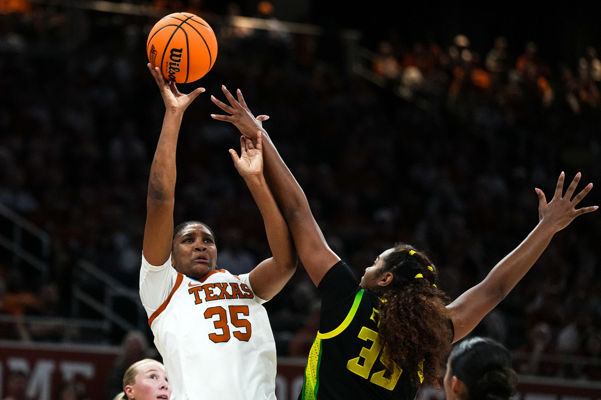 Texas Longhorns play the Oregon Ducks in March Madness: Best photos