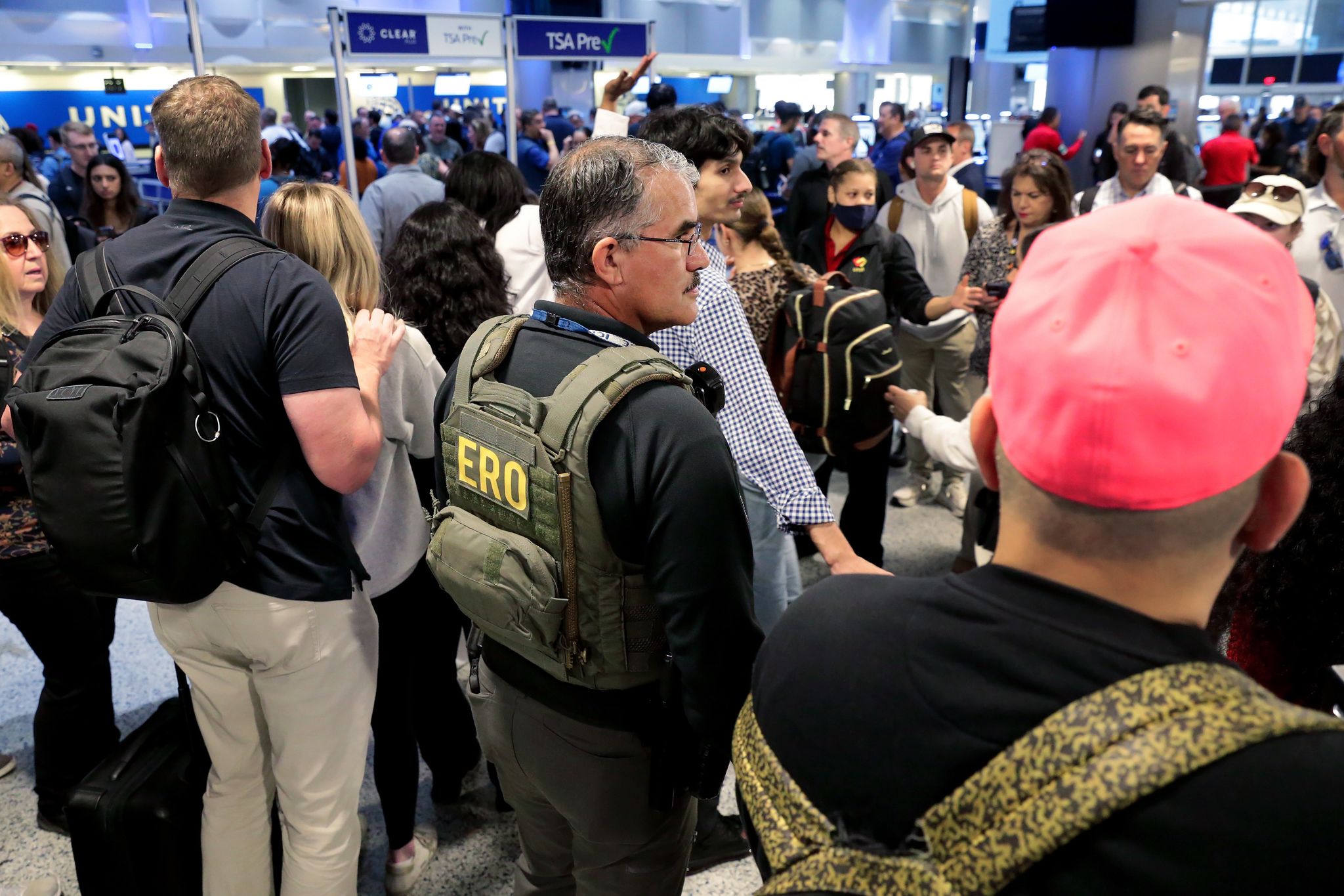 ICE agents arrive at Houston Airports amid TSA slowdowns