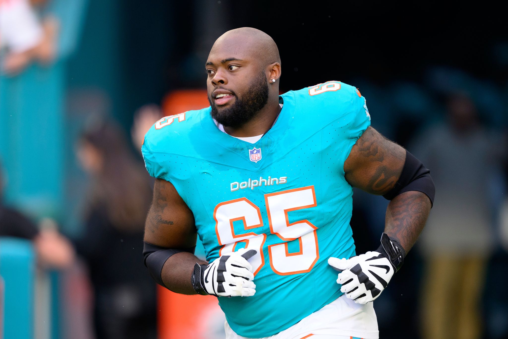 The 49ers agree to a deal with free agent guard Robert Jones, AP source says