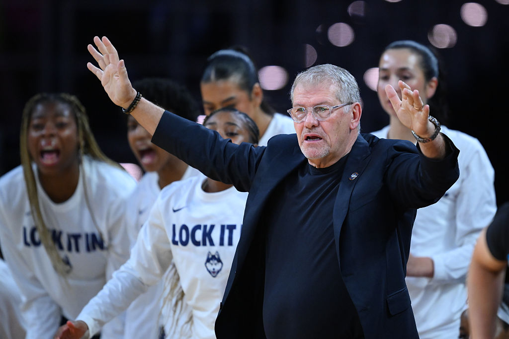 Geno Auriemma blames the rim, not the UConn players, for shooting woes