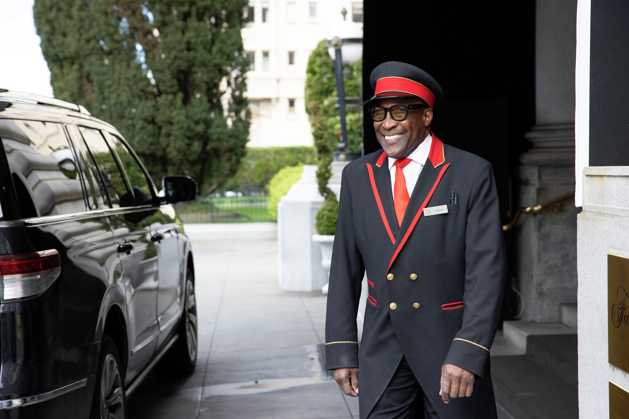 Doorman celebrates 40 years of sharing his love of San Francisco