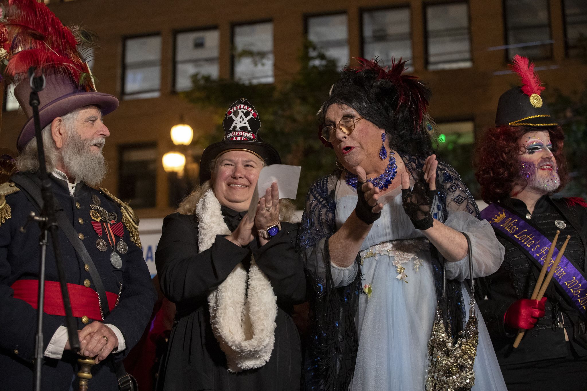 SF marks 1906 earthquake anniversary with sirens, vintage attire