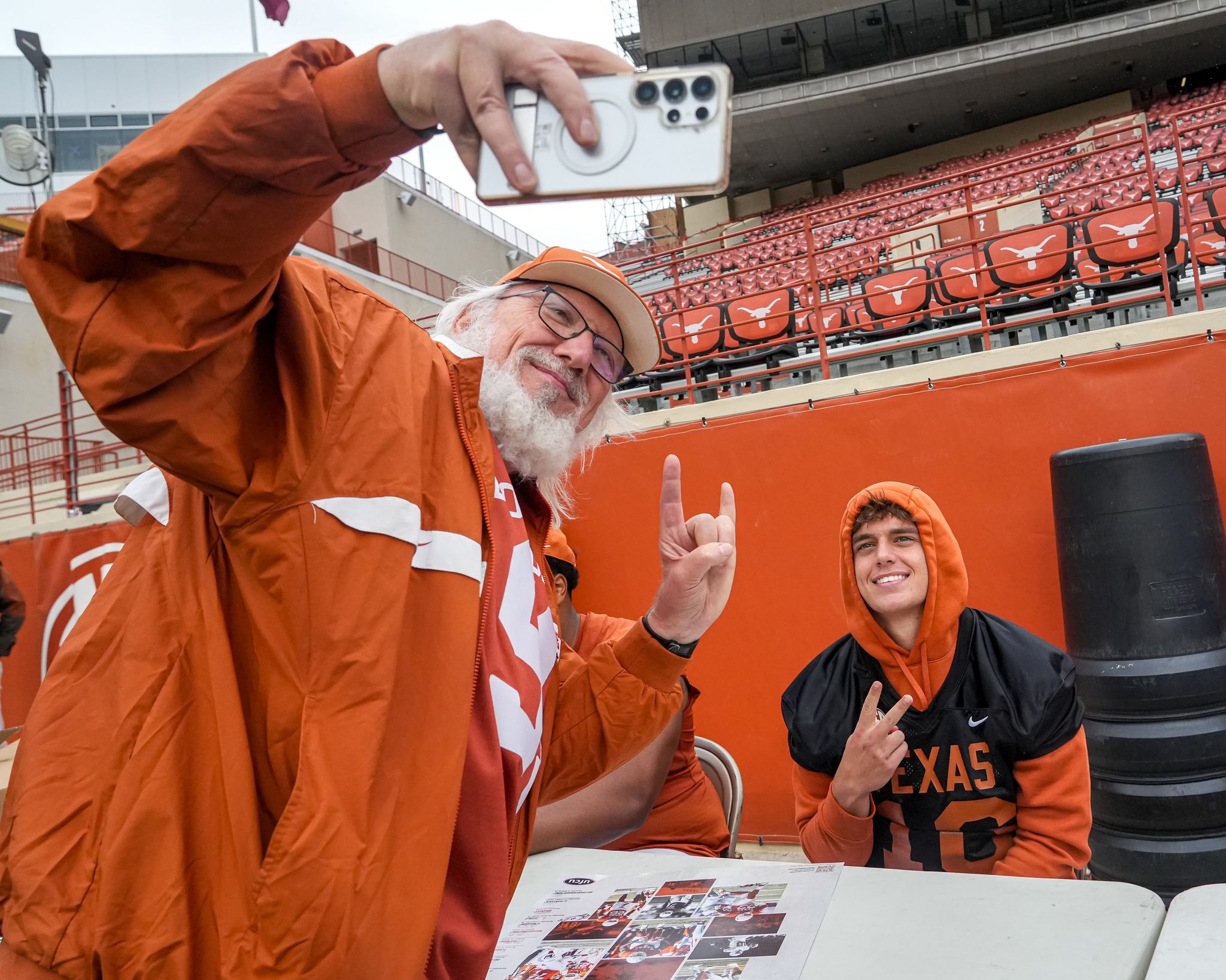 Texas Longhorns football hosts open practice on fan day at DKR