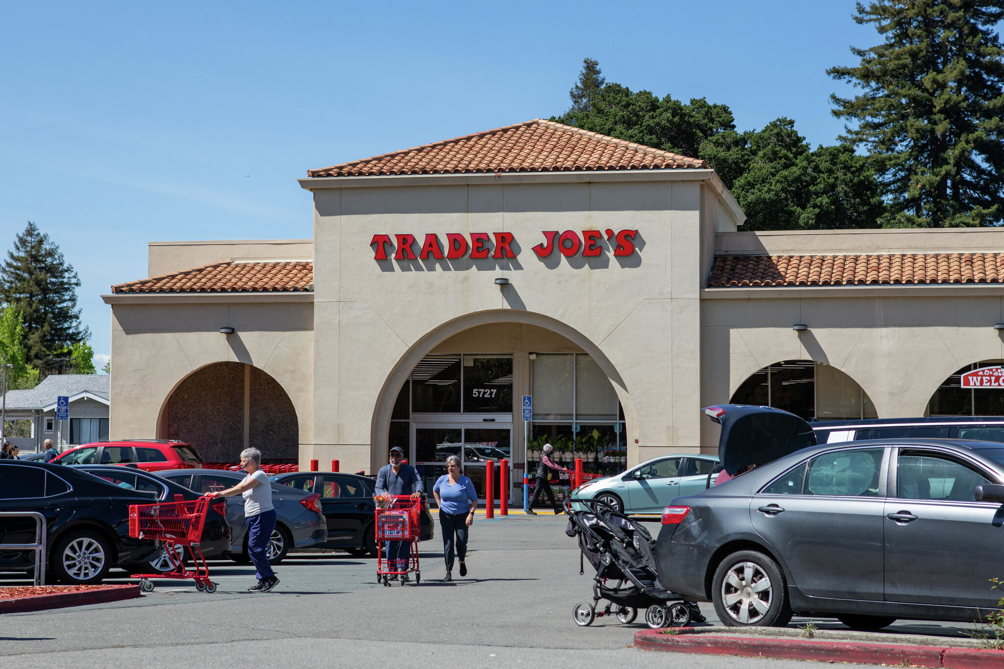 Oakland’s Rockridge reels from plan to replace Trader Joe’s with homes