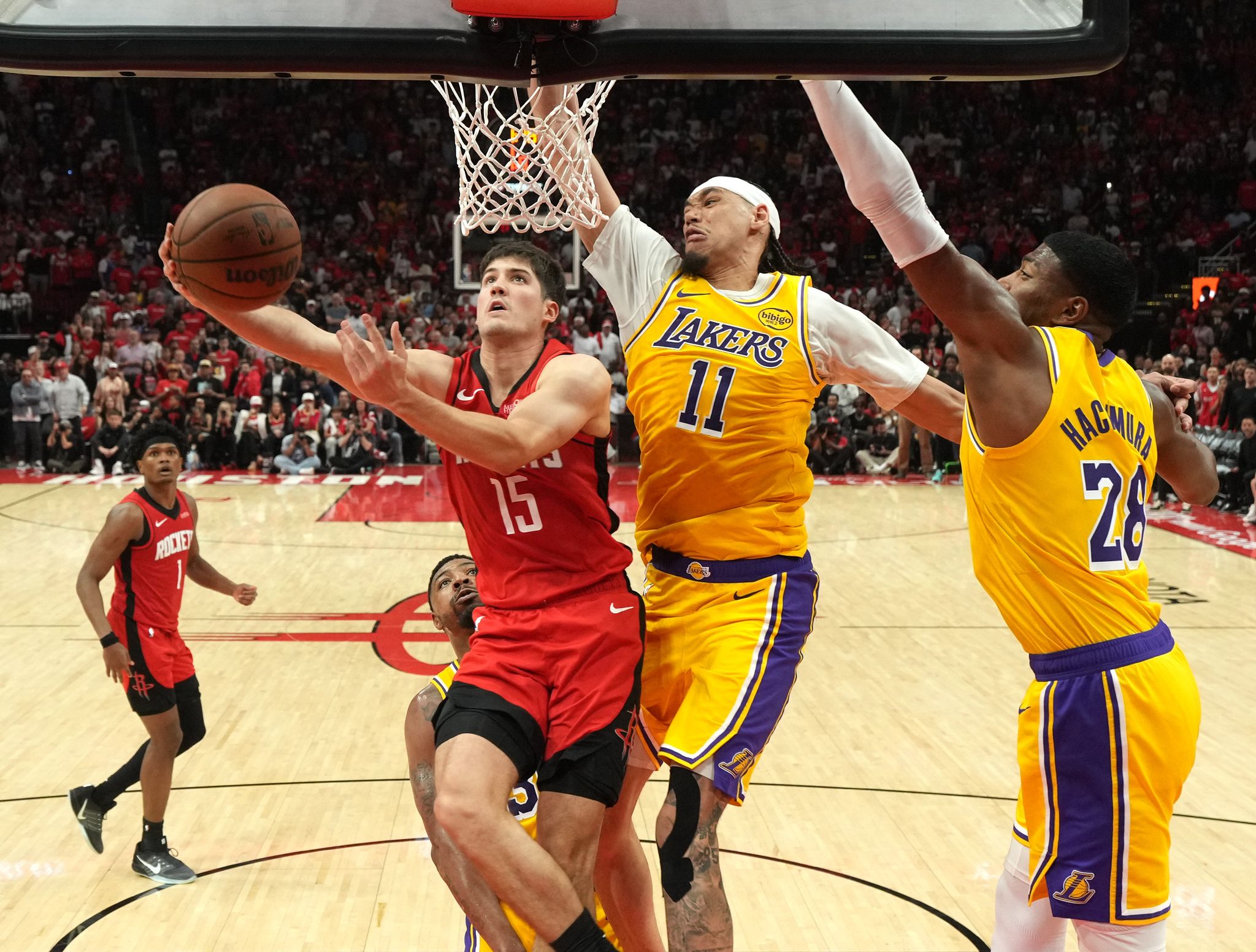 Houston Rockets lose Game 3 to LA Lakers in OT, trail 3-0